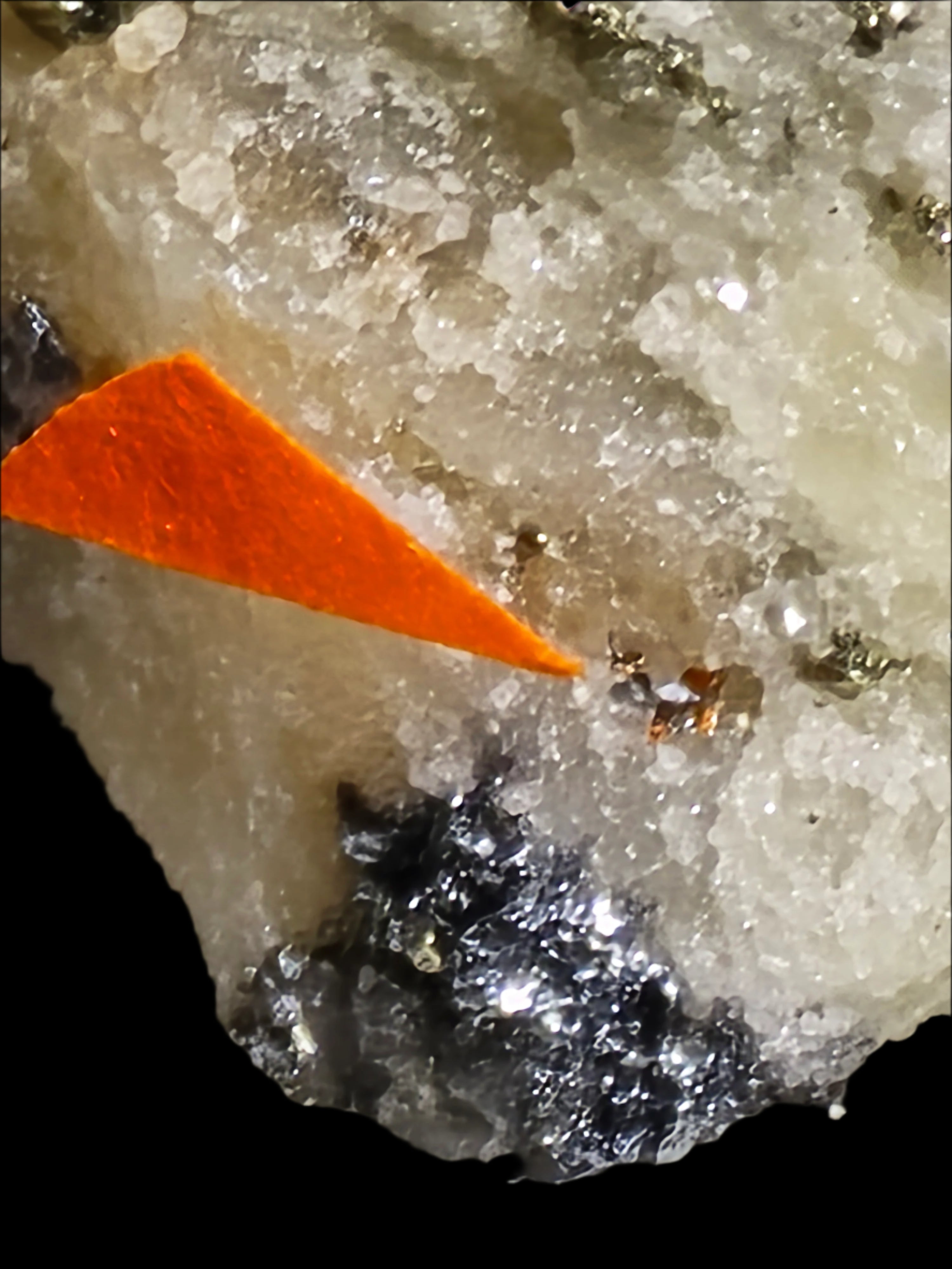 HUTCHINSONITE (brown in the front), REALGAR, SULFO and others (micro and miniature)