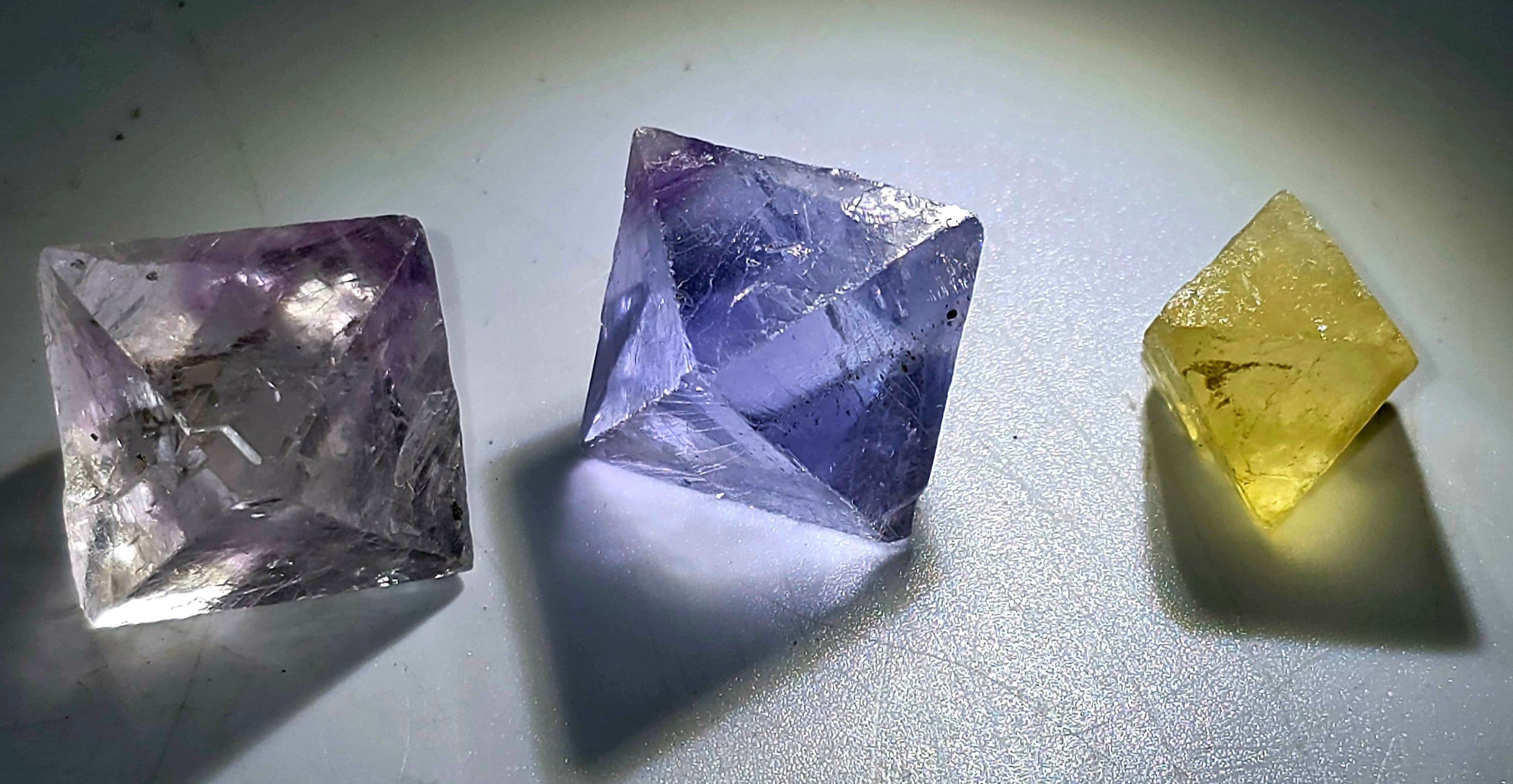 FLUORITE (3 separated crystals, 3 colors)