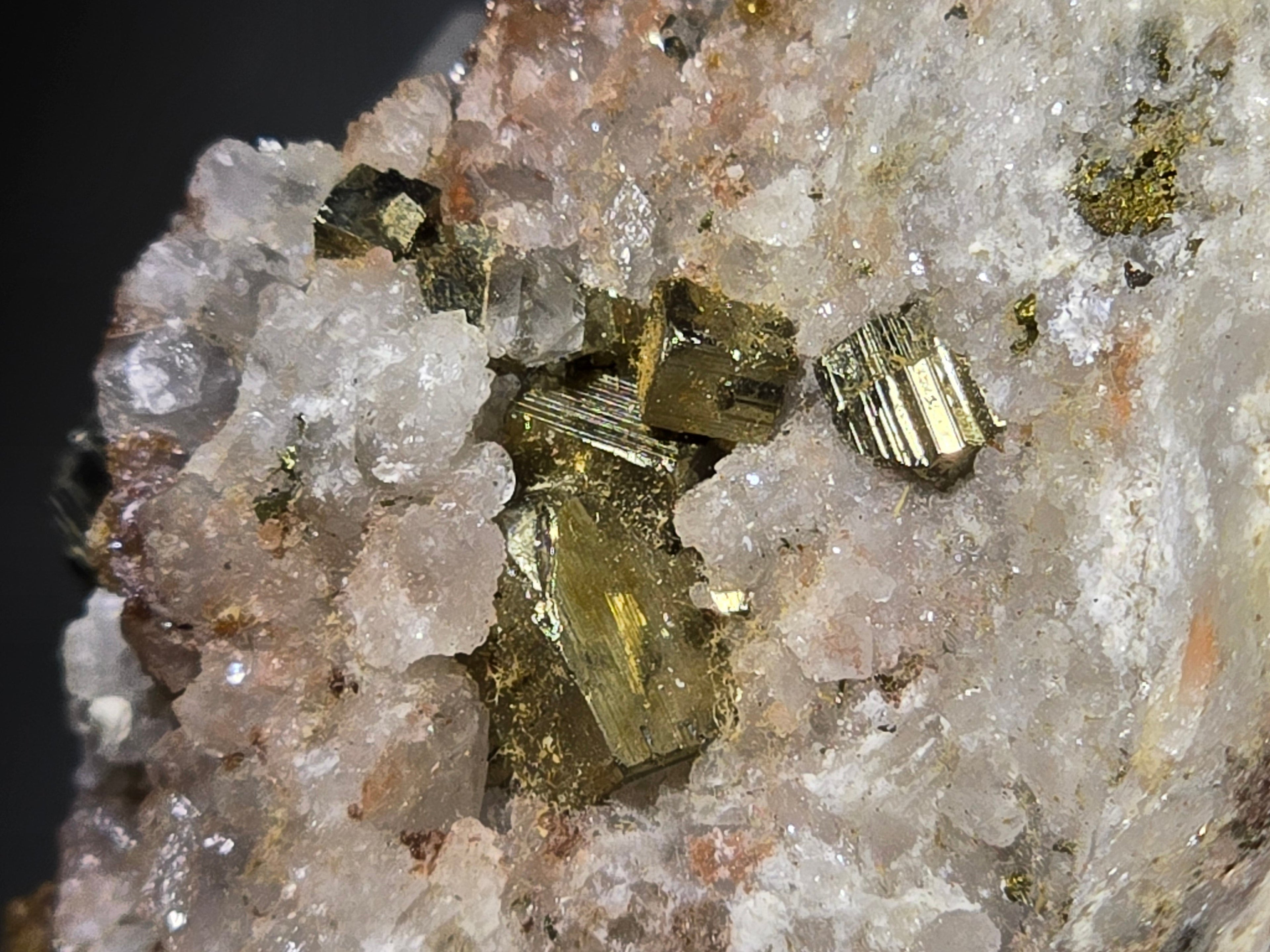 INESITE, PYRITE, QUARTZ (LARGE CABINET)