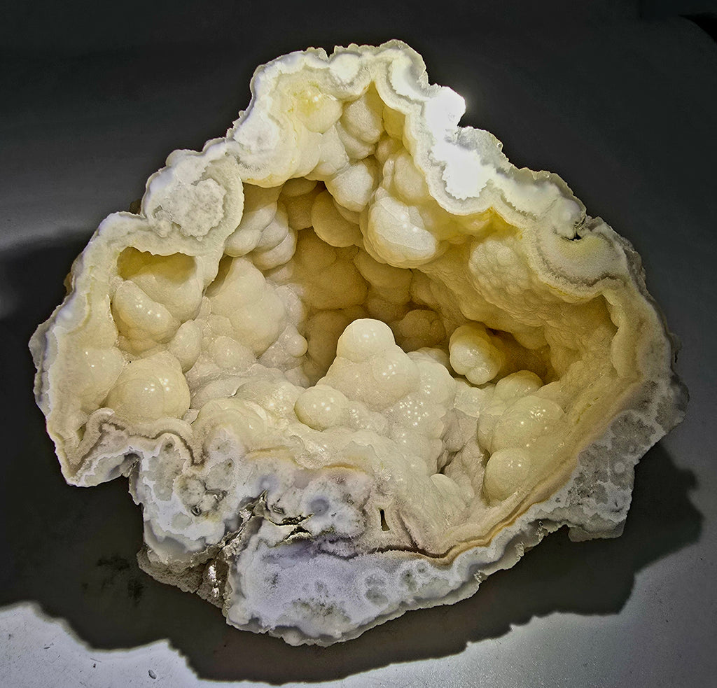 CHALCEDONY (GEODE) (large cabinet)