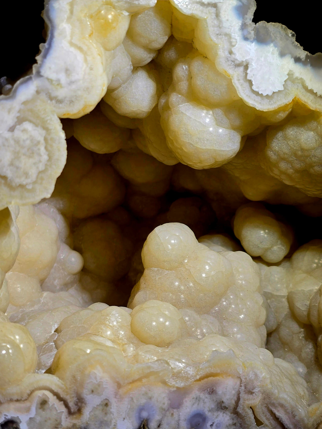 CHALCEDONY (GEODE) (large cabinet)