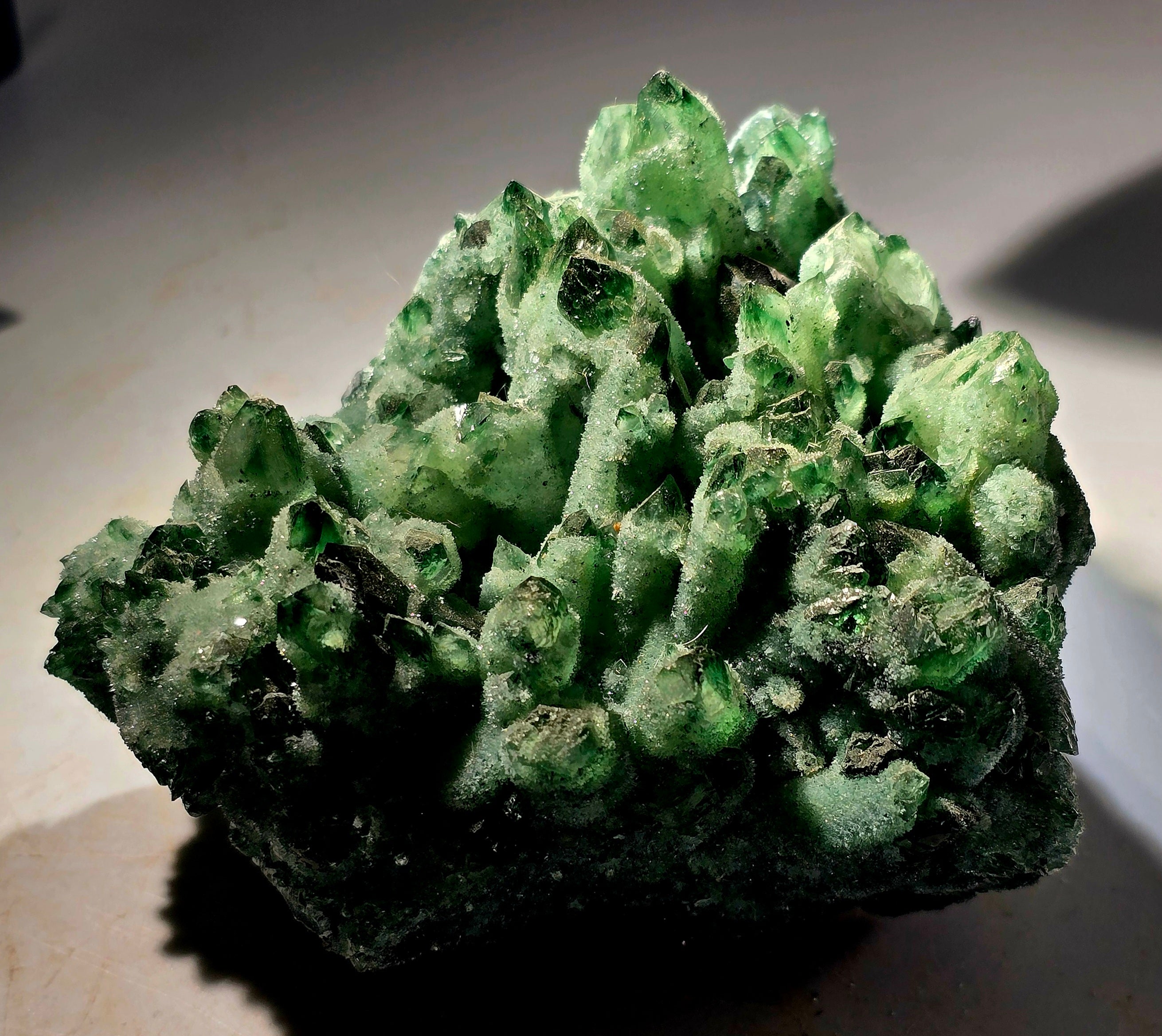 QUARTZ GREEN (cabinet)