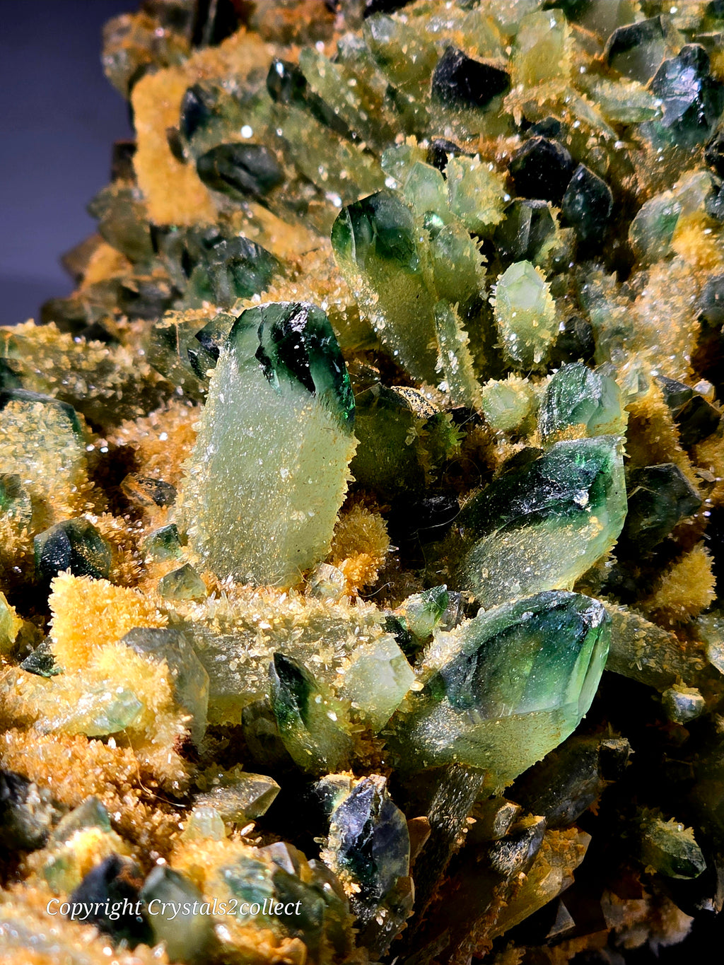 QUARTZ GREEN (very large cabinet)