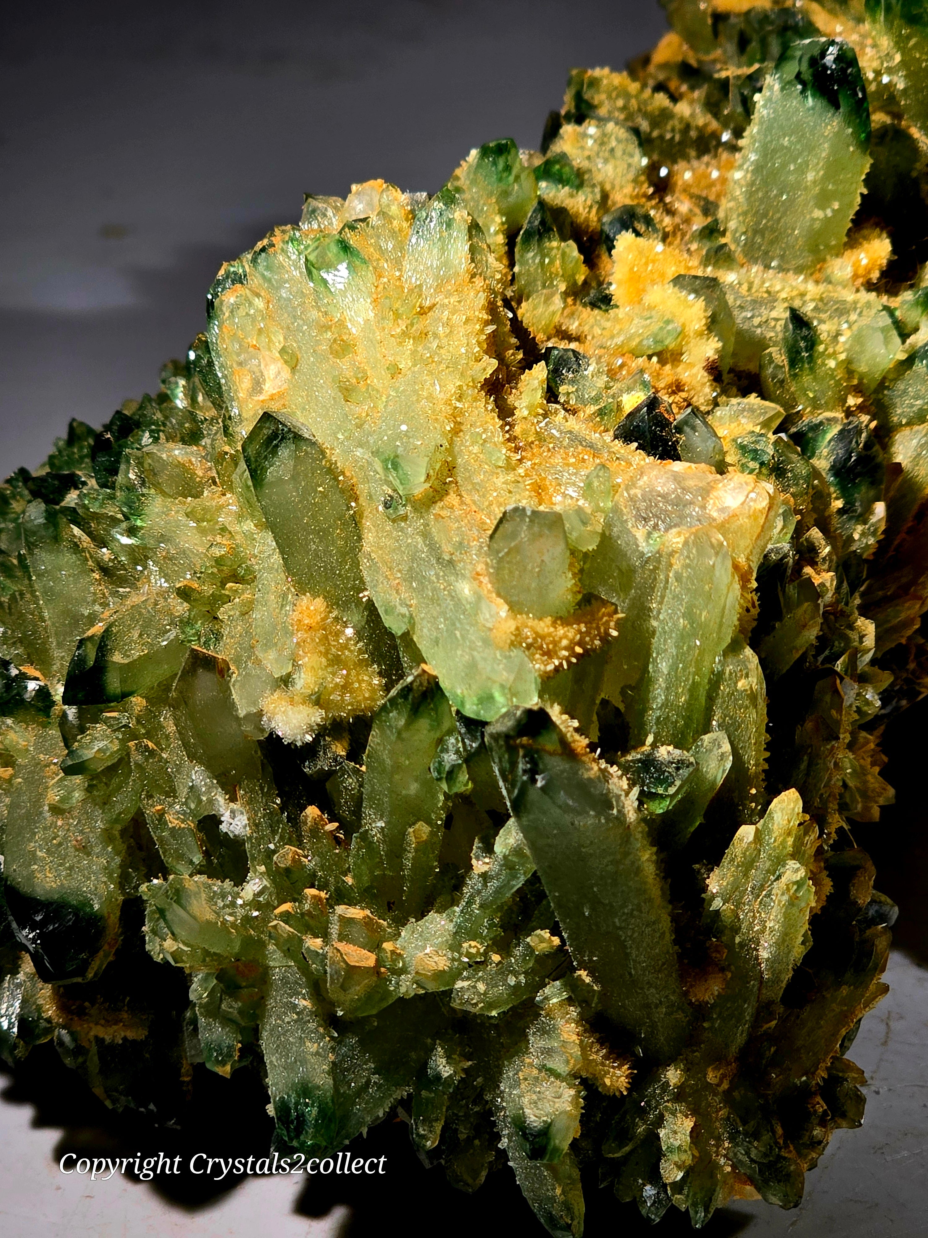 QUARTZ GREEN (very large cabinet)