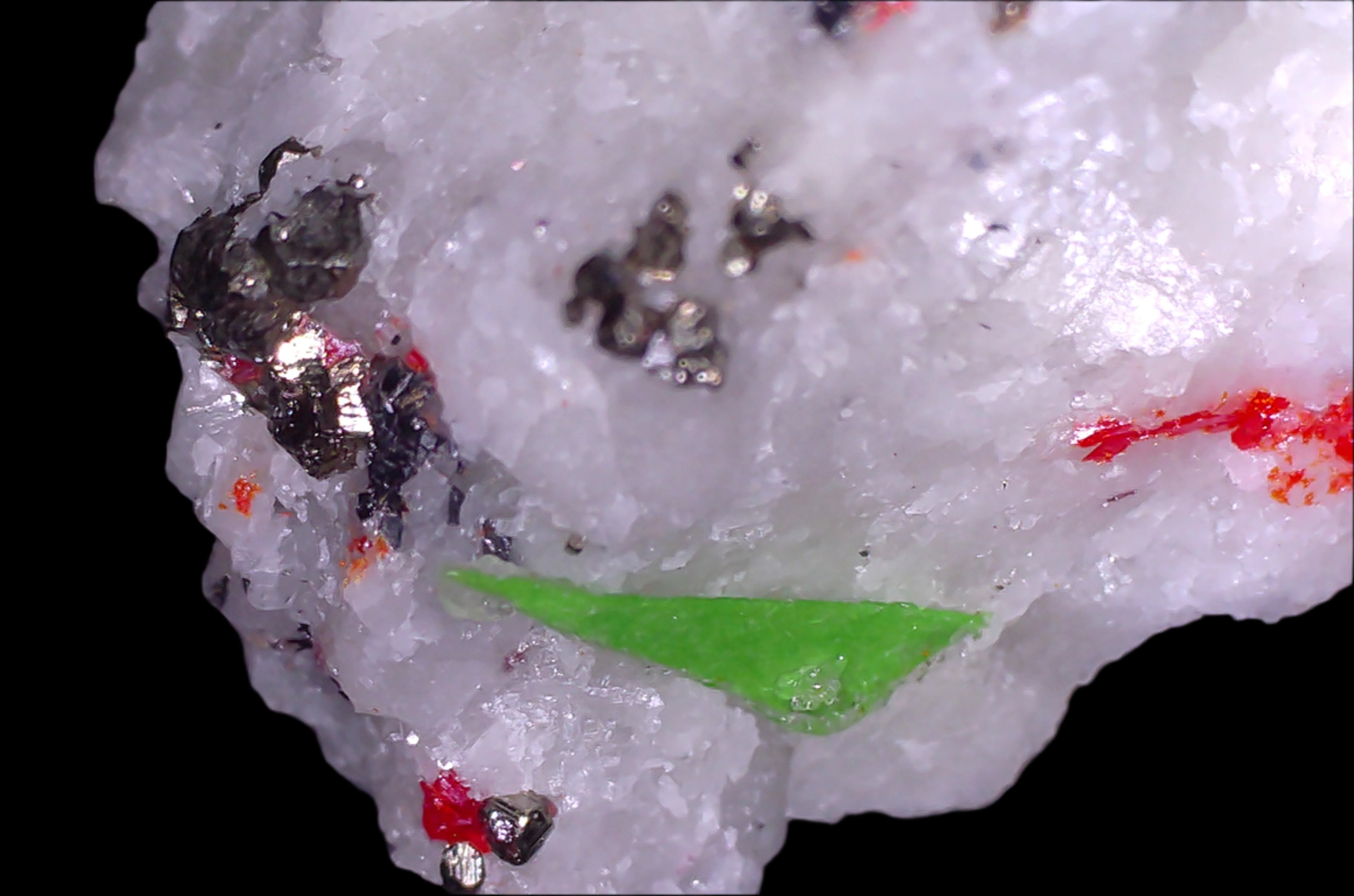 SMITHITE (REDDISH), DUFRENOYSITE (BLACK), REALGAR (micro, miniature)