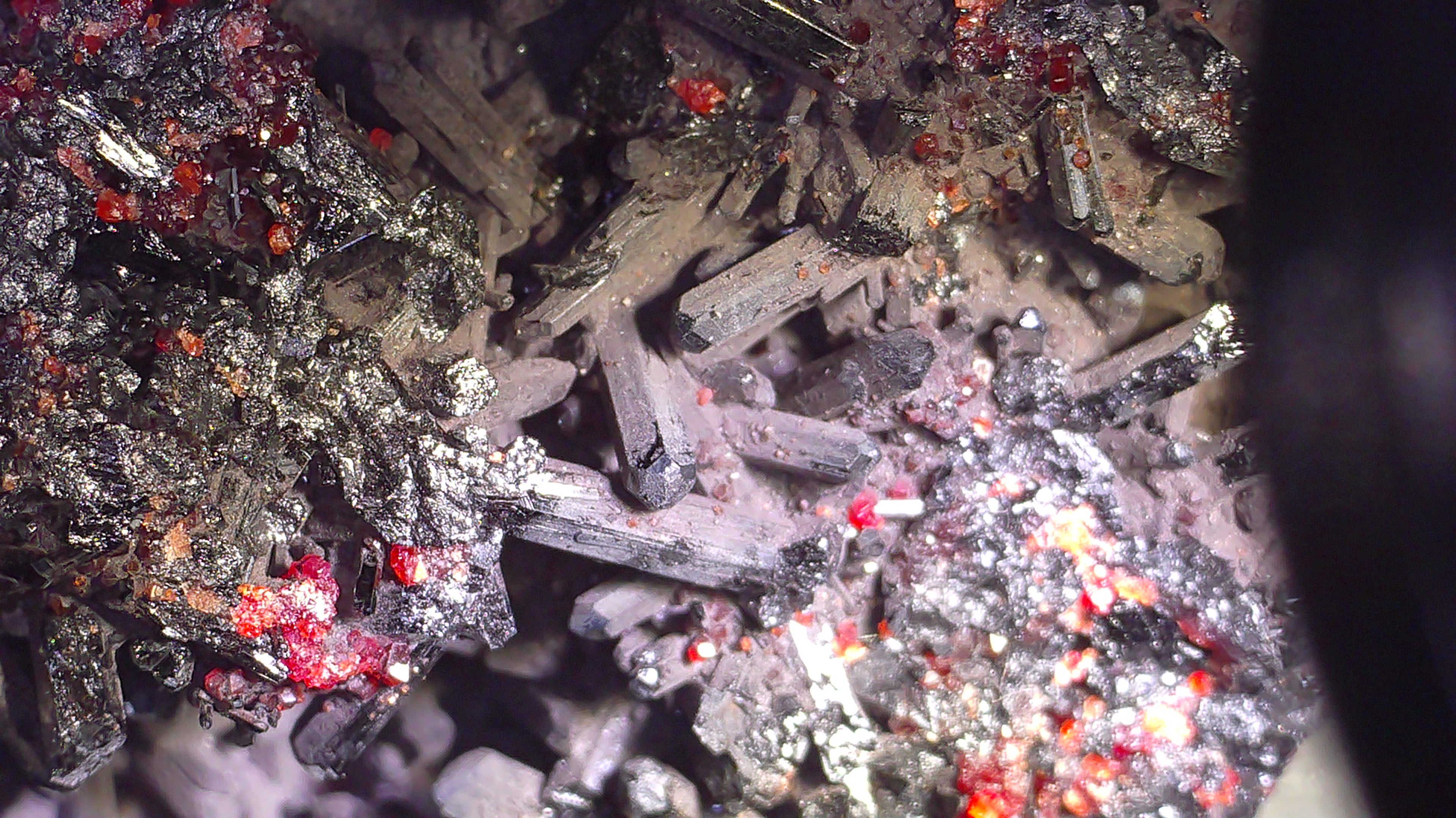 ROMANÈCHITE (PSILOMELANE)  (miniature)