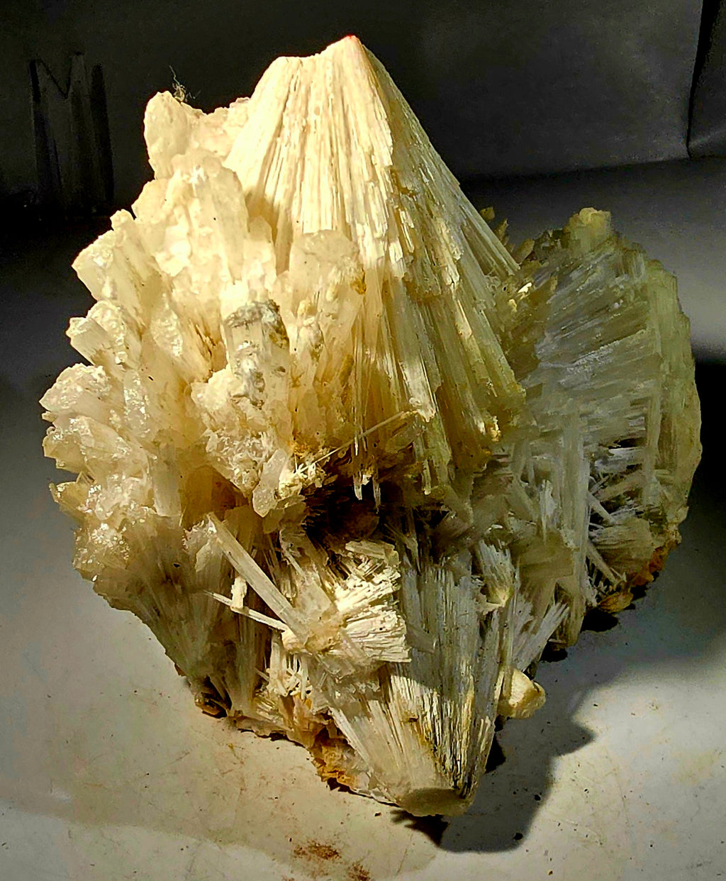 SCOLECITE (very large cabinet)