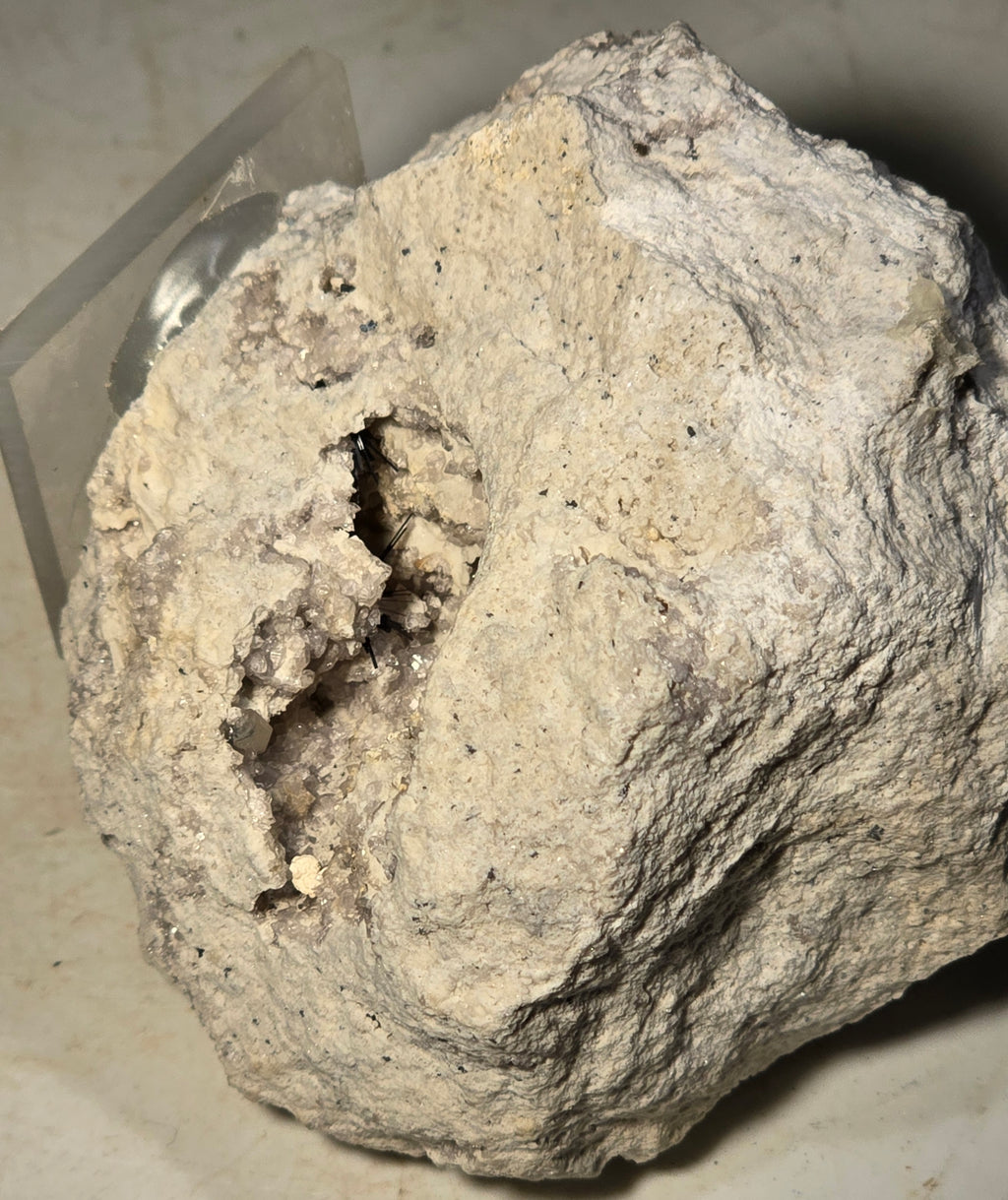 Pseudobrookite, chaîne de montagnes Thomas, comté de Juab, Utah, États-Unis (petite armoire). Consultez les photos au microscope.