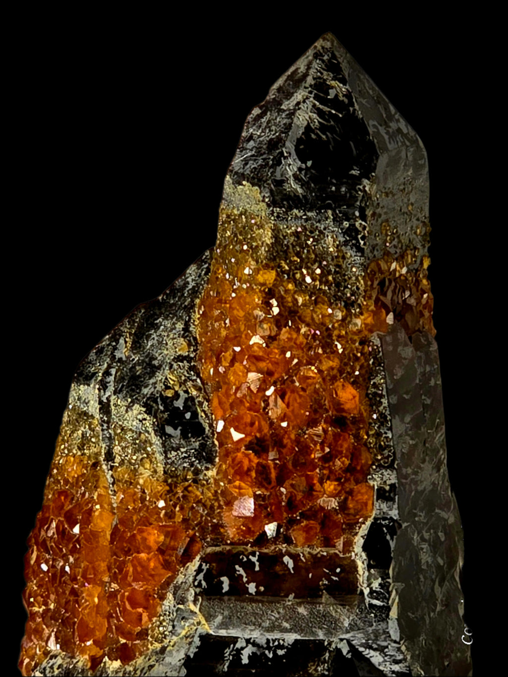 SPESSARTINE  on  SMOKEY QUARTZ, SERPENTINE GARNETS (small cabinet)