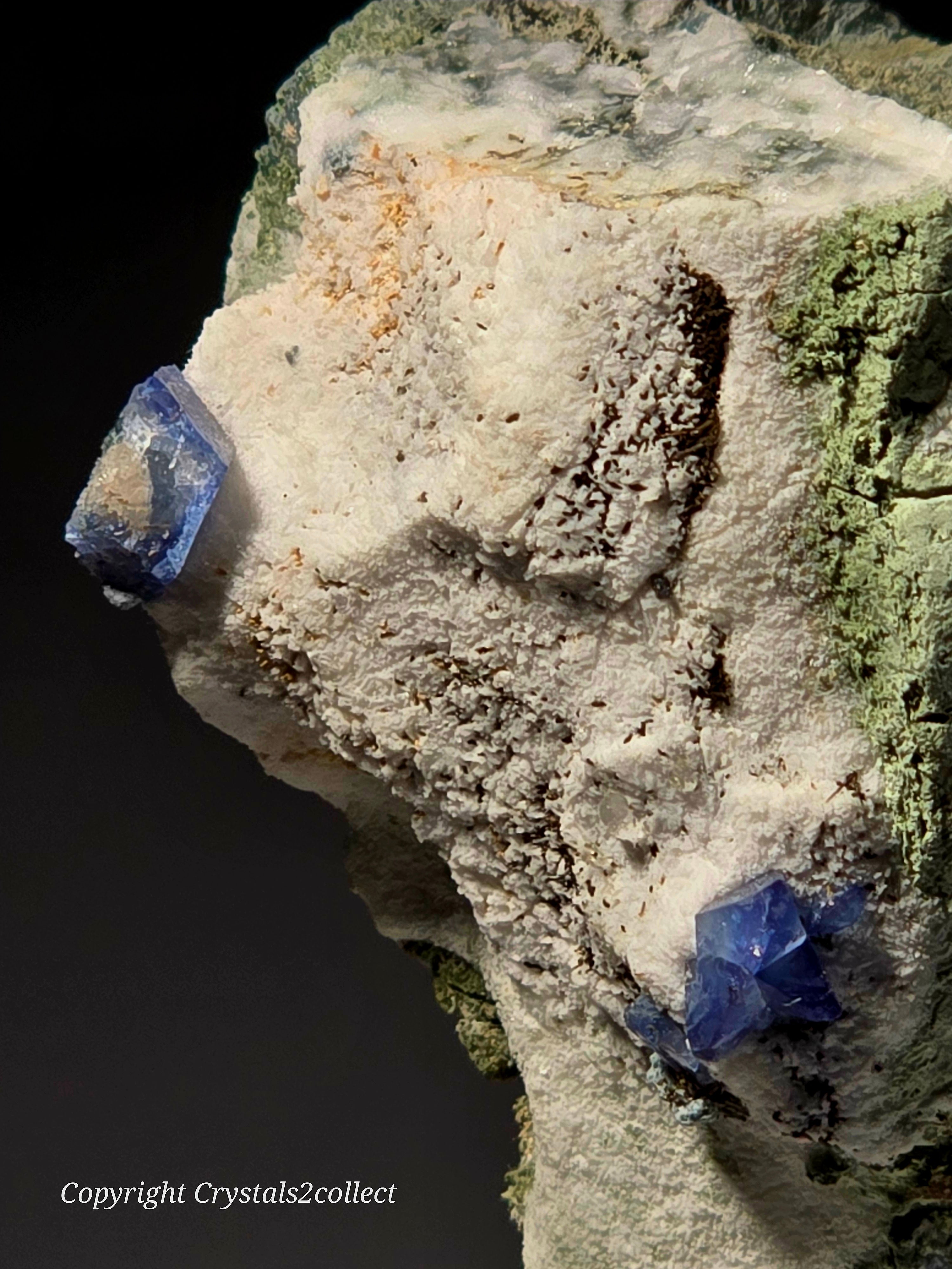 BENITOITE, NEPTUNITE, JOAQUINITE, JONESITE (?) ON NATROLITE with SERPENTINE