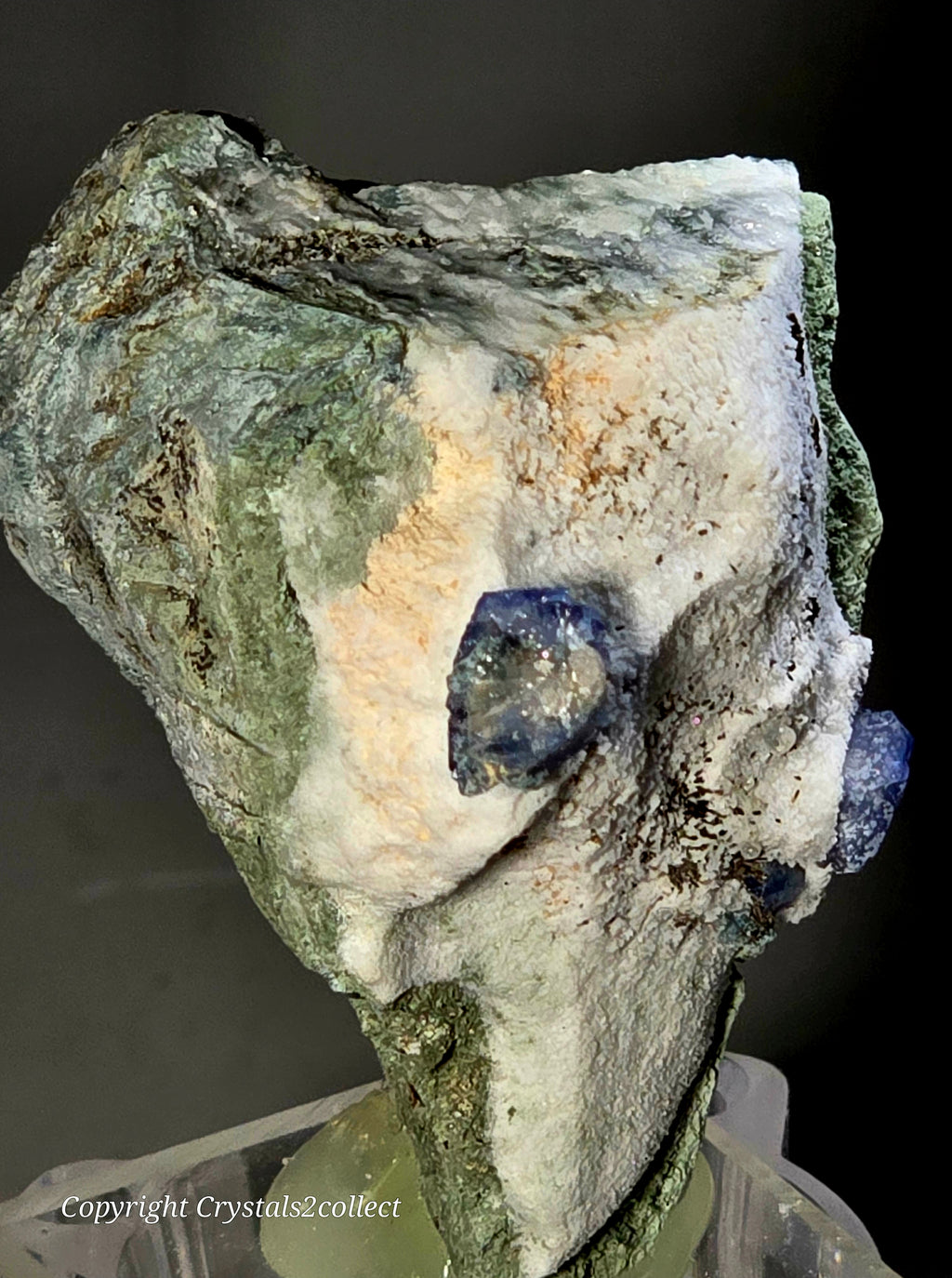 BENITOITE, NEPTUNITE, JOAQUINITE, JONESITE (?) ON NATROLITE with SERPENTINE