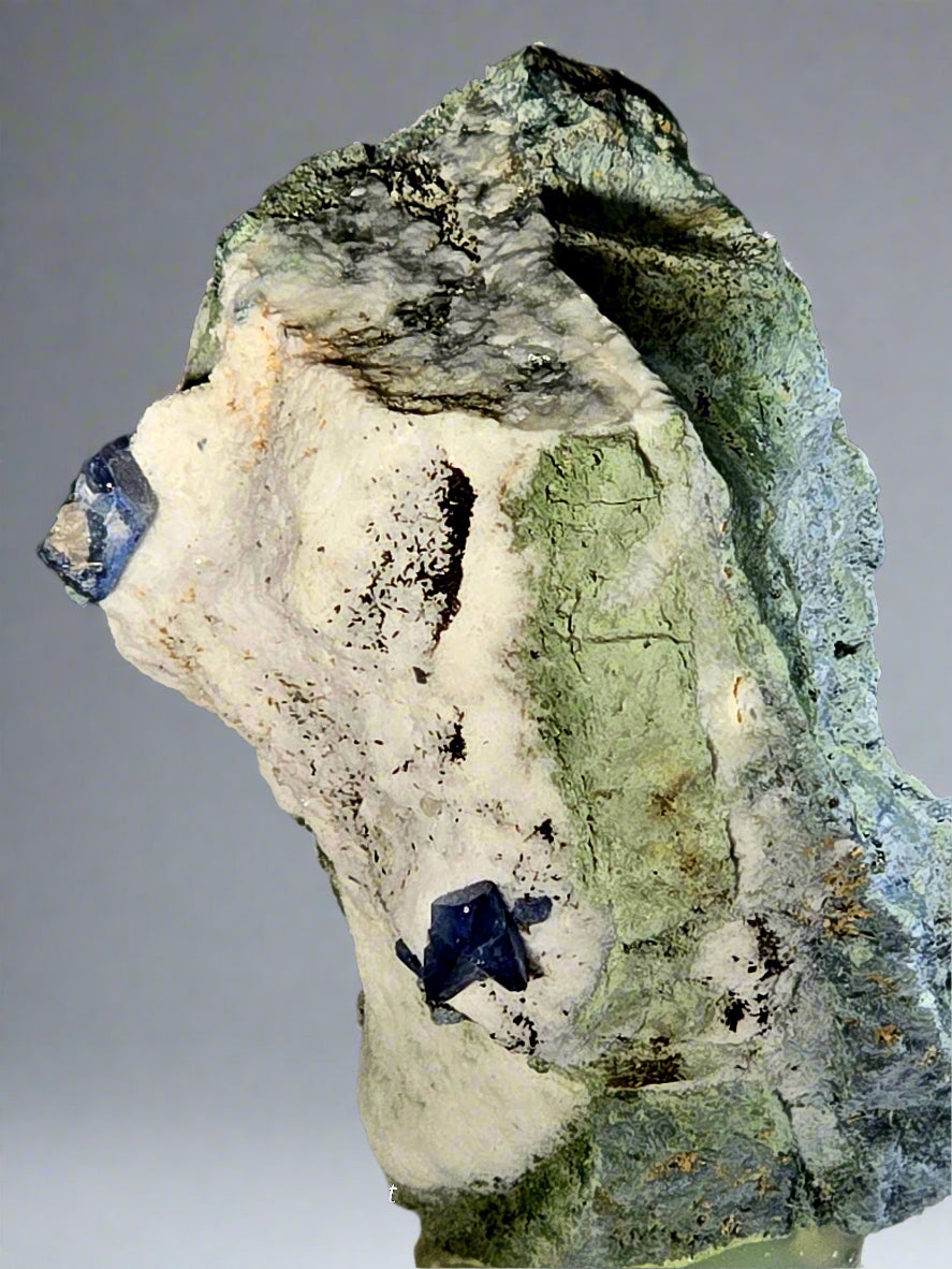 BENITOITE, NEPTUNITE, JOAQUINITE, JONESITE (?) ON NATROLITE with SERPENTINE