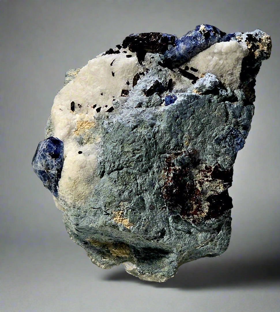 BENITOITE with NEPTUNITE, JOAQUINTE on NATROLITE and SERPENTINE