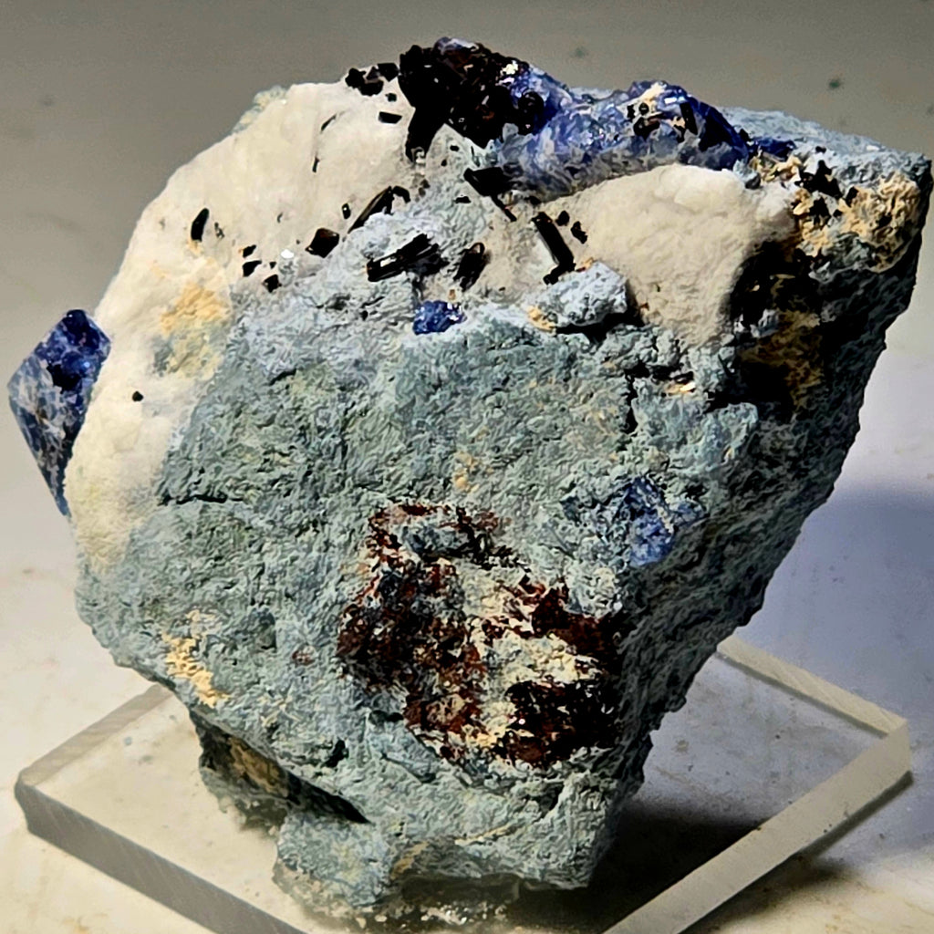 BENITOITE with NEPTUNITE, JOAQUINTE on NATROLITE and SERPENTINE