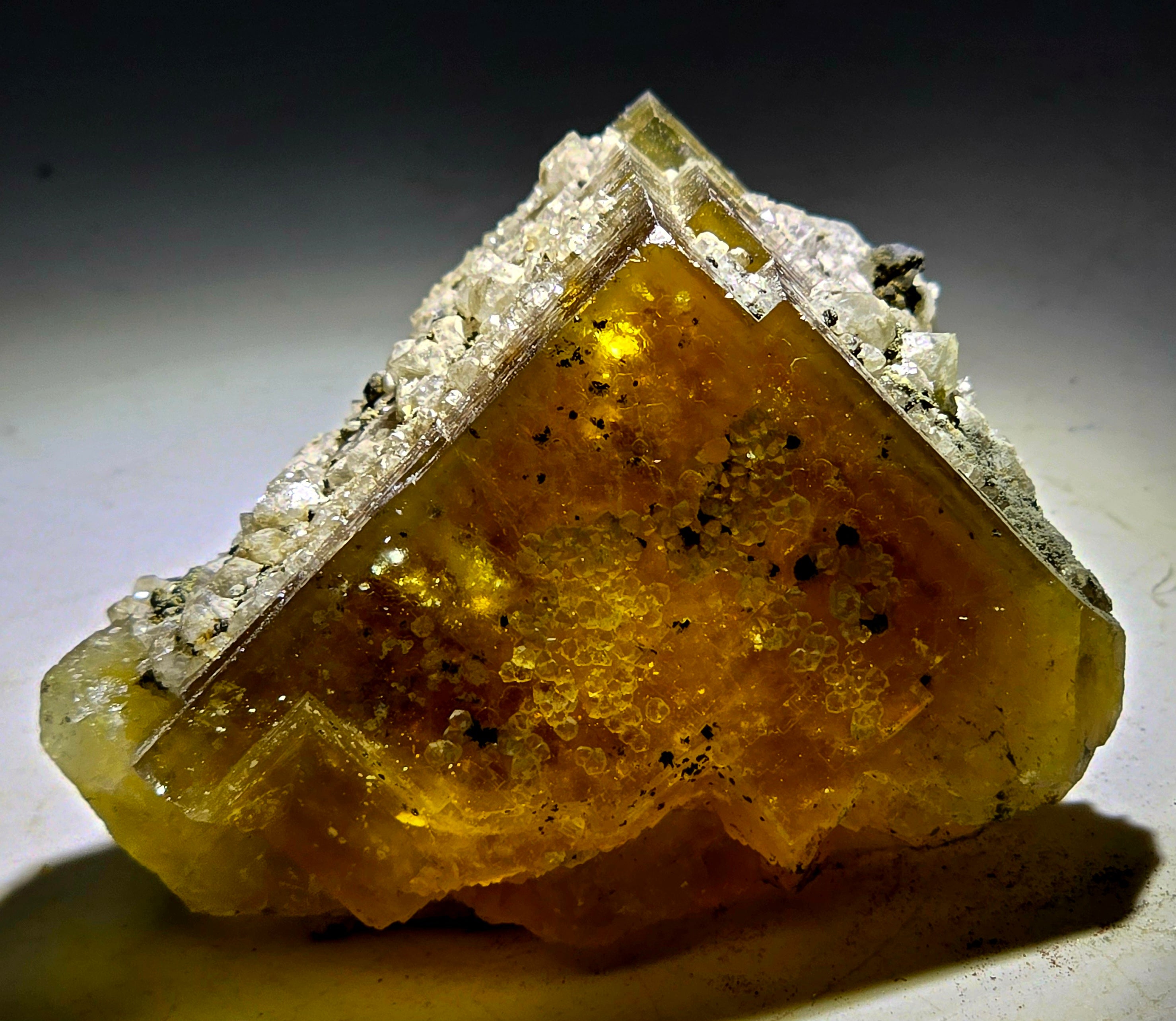 FLUORITE YELLOW (small cabinet)