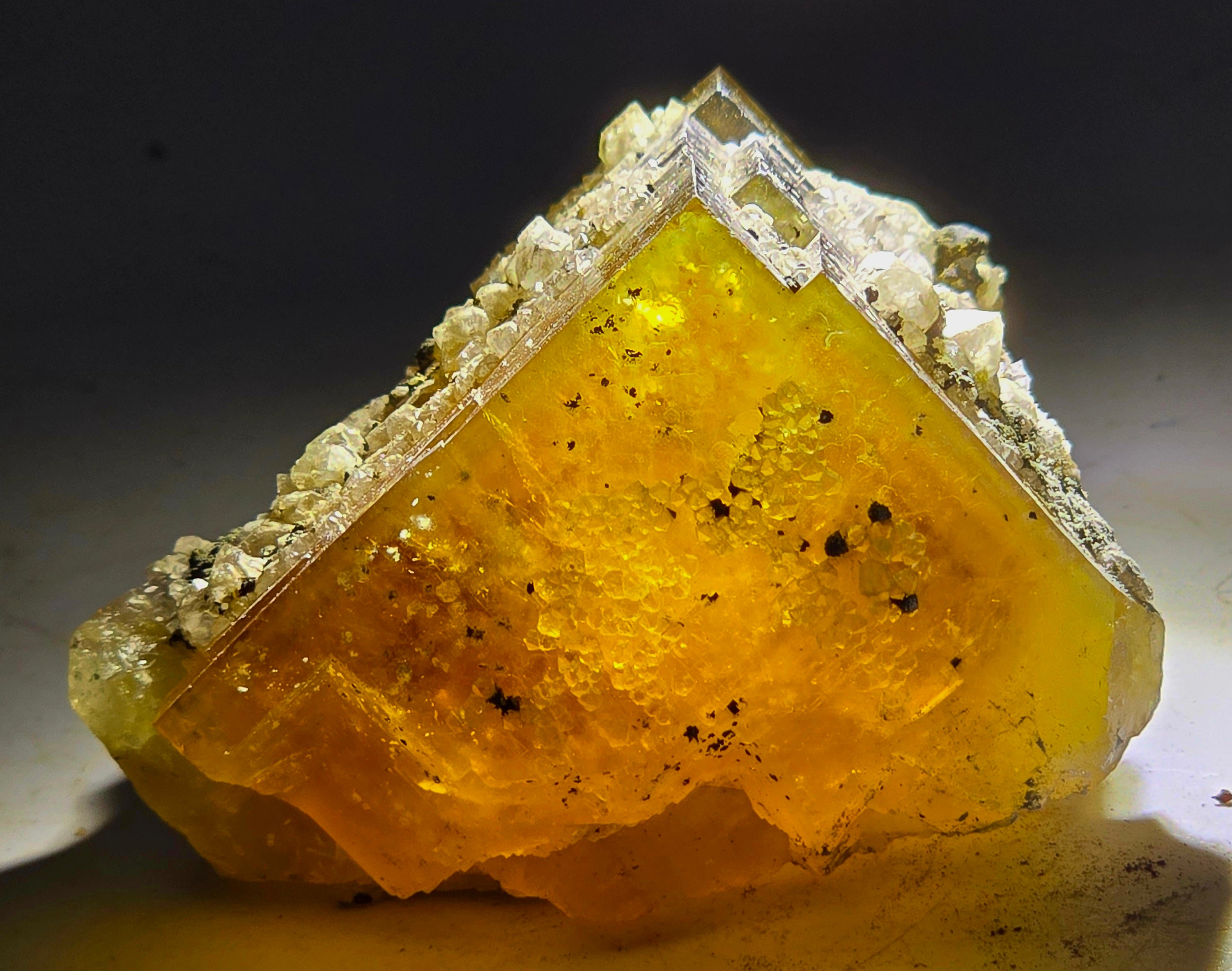 FLUORITE YELLOW (small cabinet)