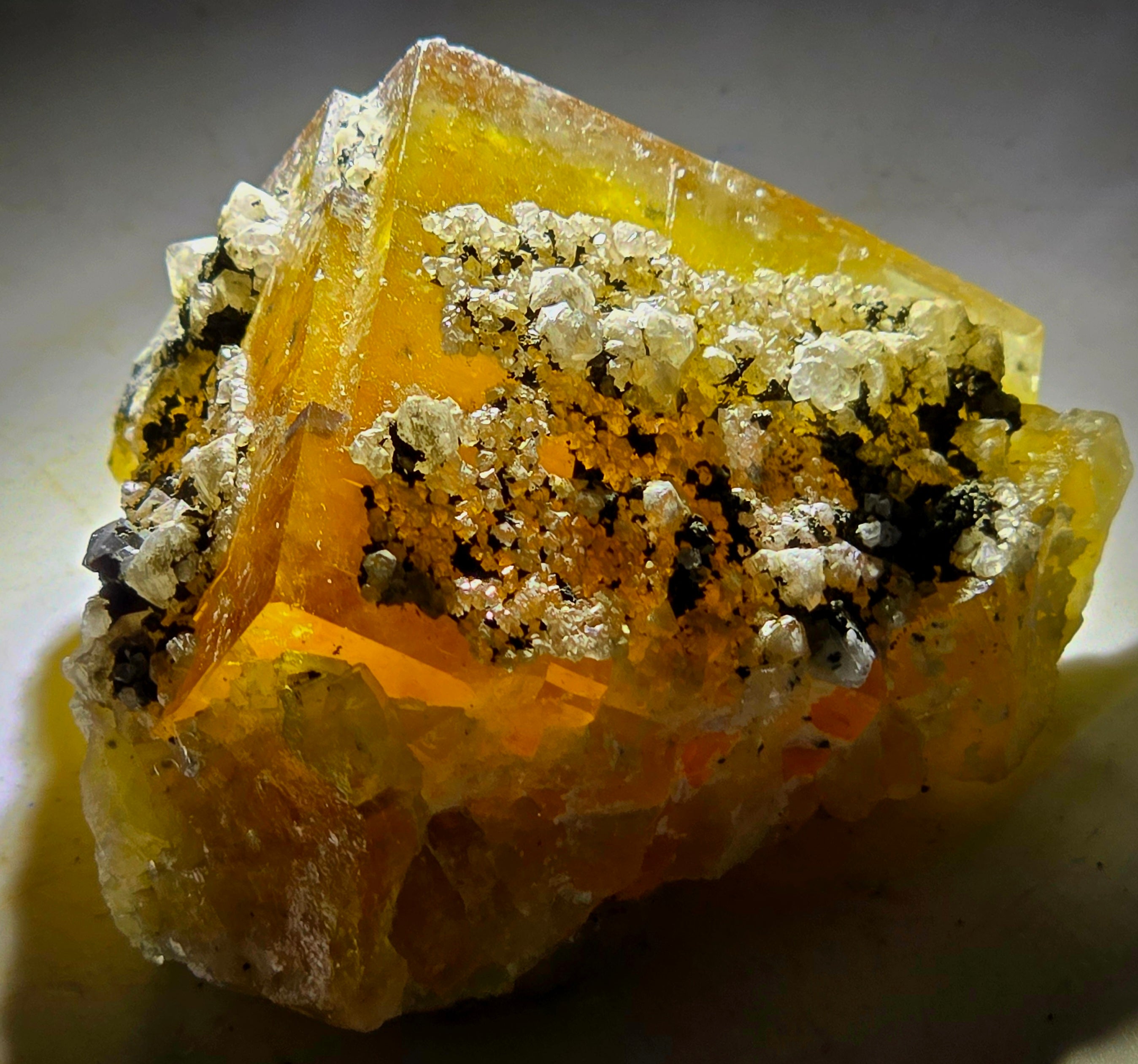FLUORITE YELLOW (small cabinet)