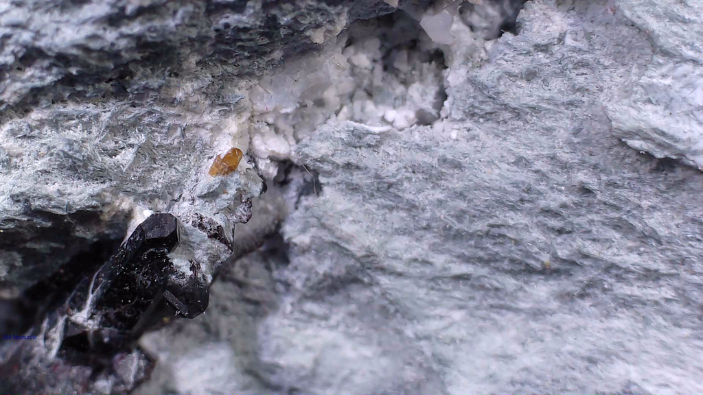 NEPTUNITE, JOAQUINITE, JONESITE (?) ON NATROLITE with SERPENTINE (small cabinet)