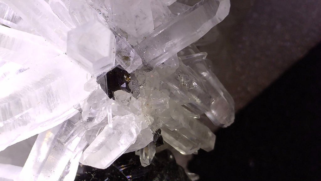 SPHALERITE, CHALCOPYRITE, QUARTZ, MANGANOCALCITE. SAN JOSÉ DE HUAYLLAY DISTR. CERRO DE PASCO PROV, PÉROU (petite armoire)