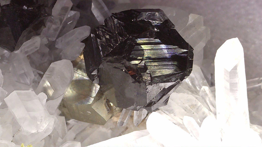 SPHALERITE, CHALCOPYRITE, QUARTZ, MANGANOCALCITE. SAN JOSÉ DE HUAYLLAY DISTR. CERRO DE PASCO PROV, PÉROU (petite armoire)