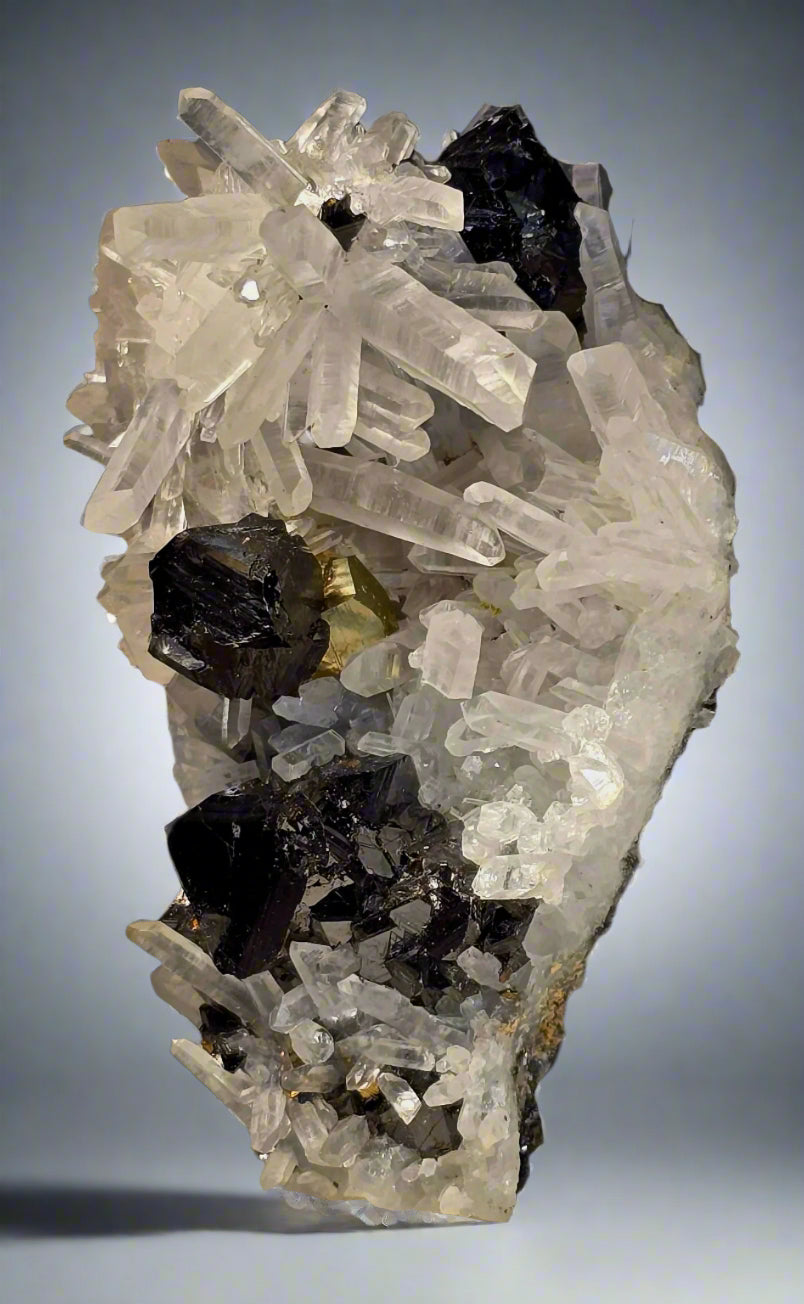 SPHALERITE, CHALCOPYRITE, QUARTZ, MANGANOCALCITE. SAN JOSÉ DE HUAYLLAY DISTR. CERRO DE PASCO PROV, PÉROU (petite armoire)