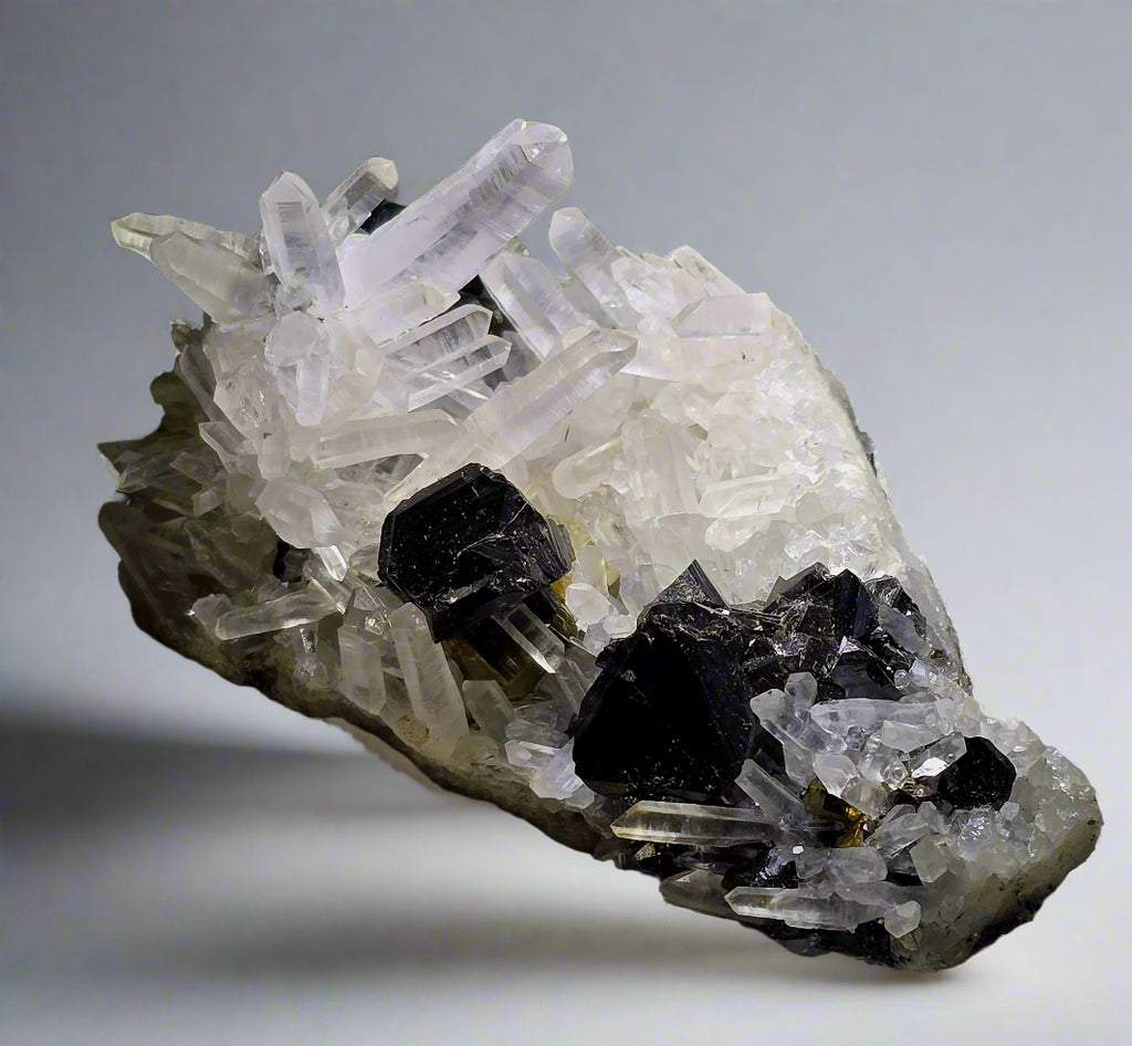 SPHALERITE, CHALCOPYRITE, QUARTZ, MANGANOCALCITE. SAN JOSÉ DE HUAYLLAY DISTR. CERRO DE PASCO PROV, PÉROU (petite armoire)