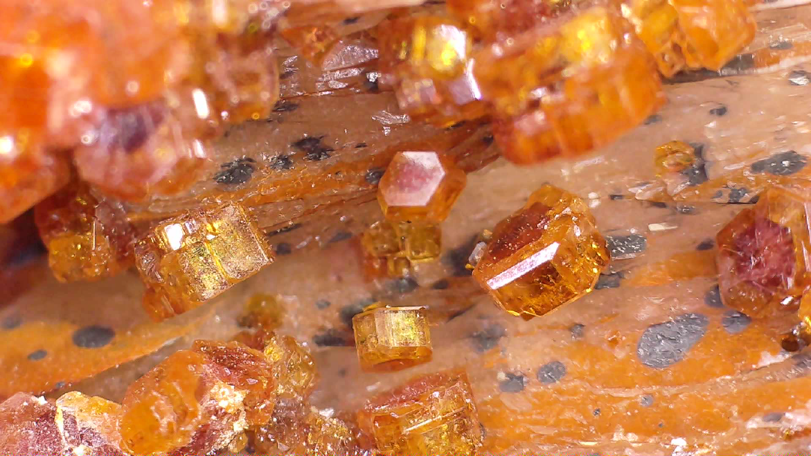 VANADINITE on BARYTE (miniature)