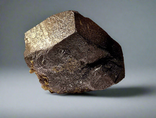 MAGNETITE (single crystal) WITH SOME ANDRADITE