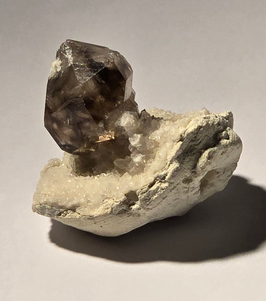 QUARTZ MOORALLA SMOKEY (miniature) on MATRIX