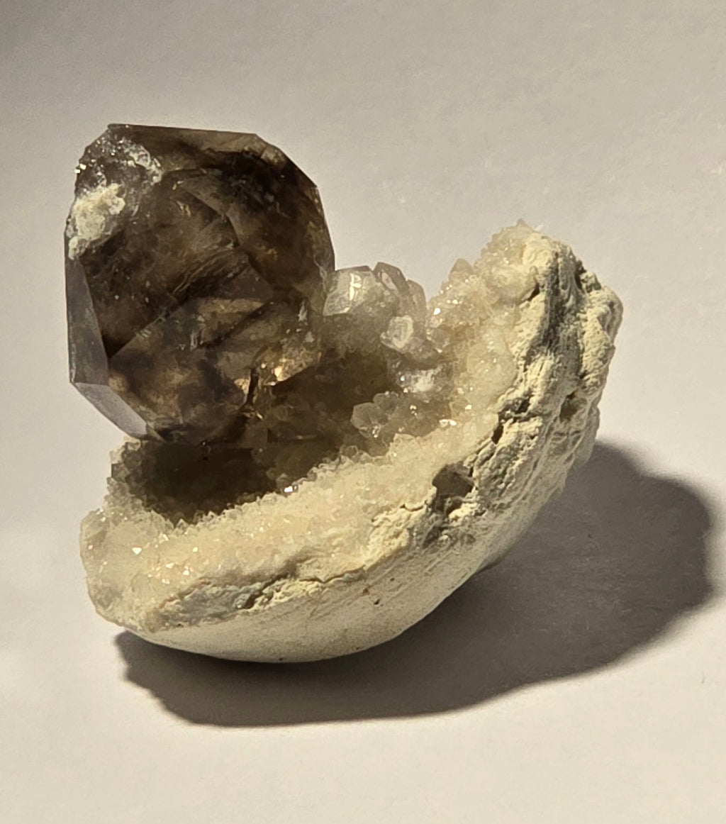 QUARTZ MOORALLA SMOKEY (miniature) on MATRIX