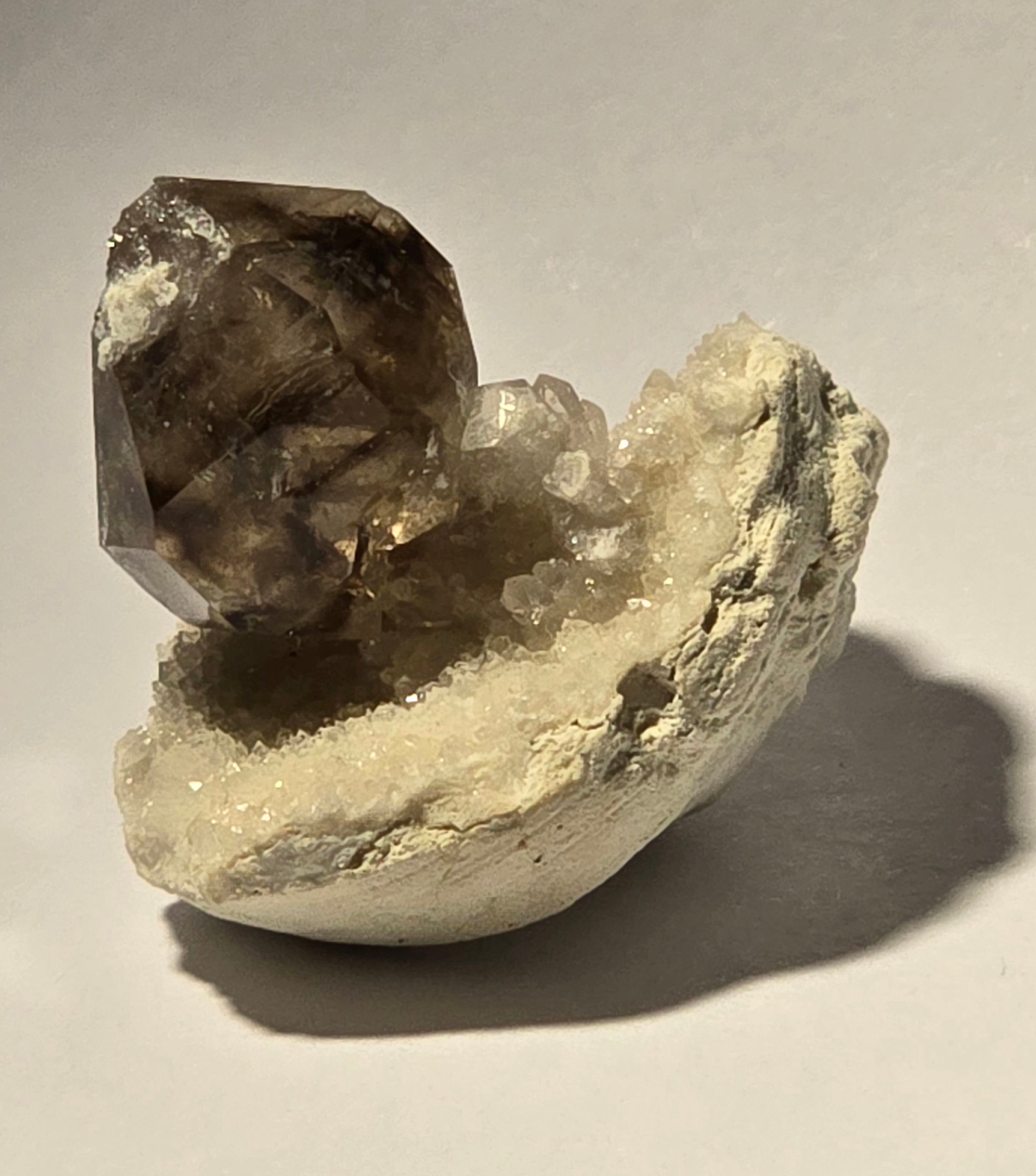 QUARTZ MOORALLA SMOKEY (miniature) on MATRIX