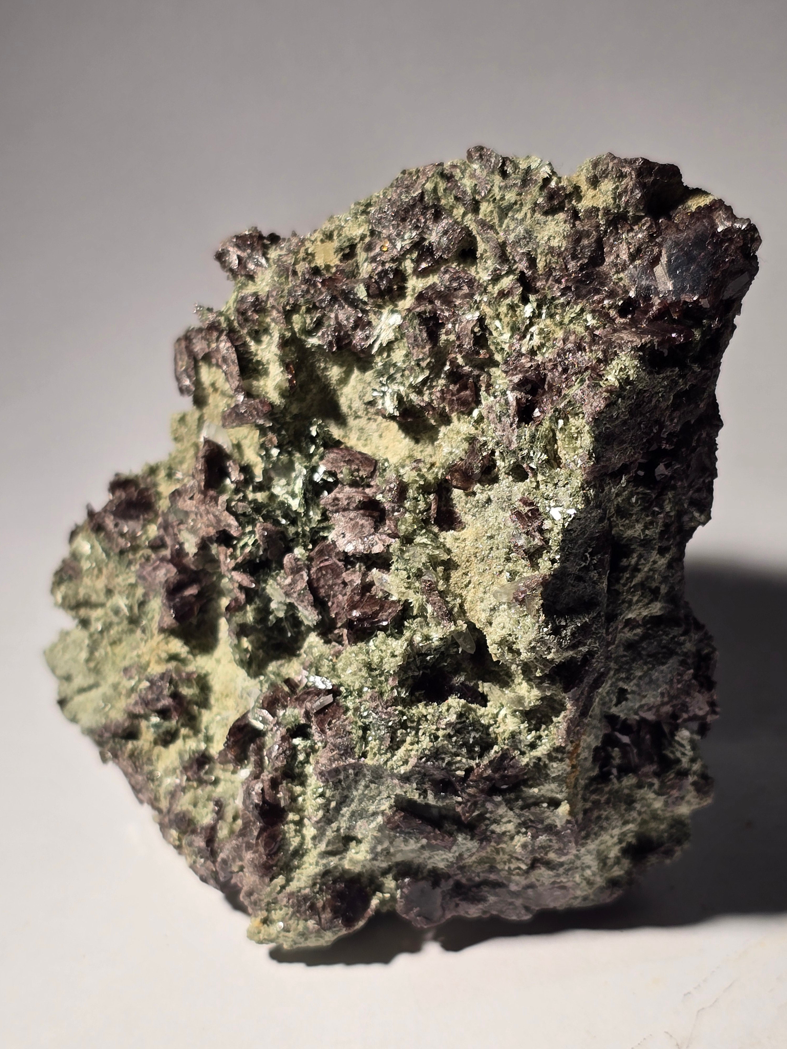 AXINITE (-Fe) - FERROAXINITE , ACTINOLITE (SUPERIOR)