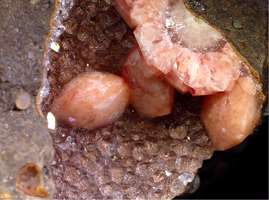 GMELINITE-Ca (miniature) on ANALCIME, Little Plains, Quarry Blue Tier, Weldborough, Tasmania