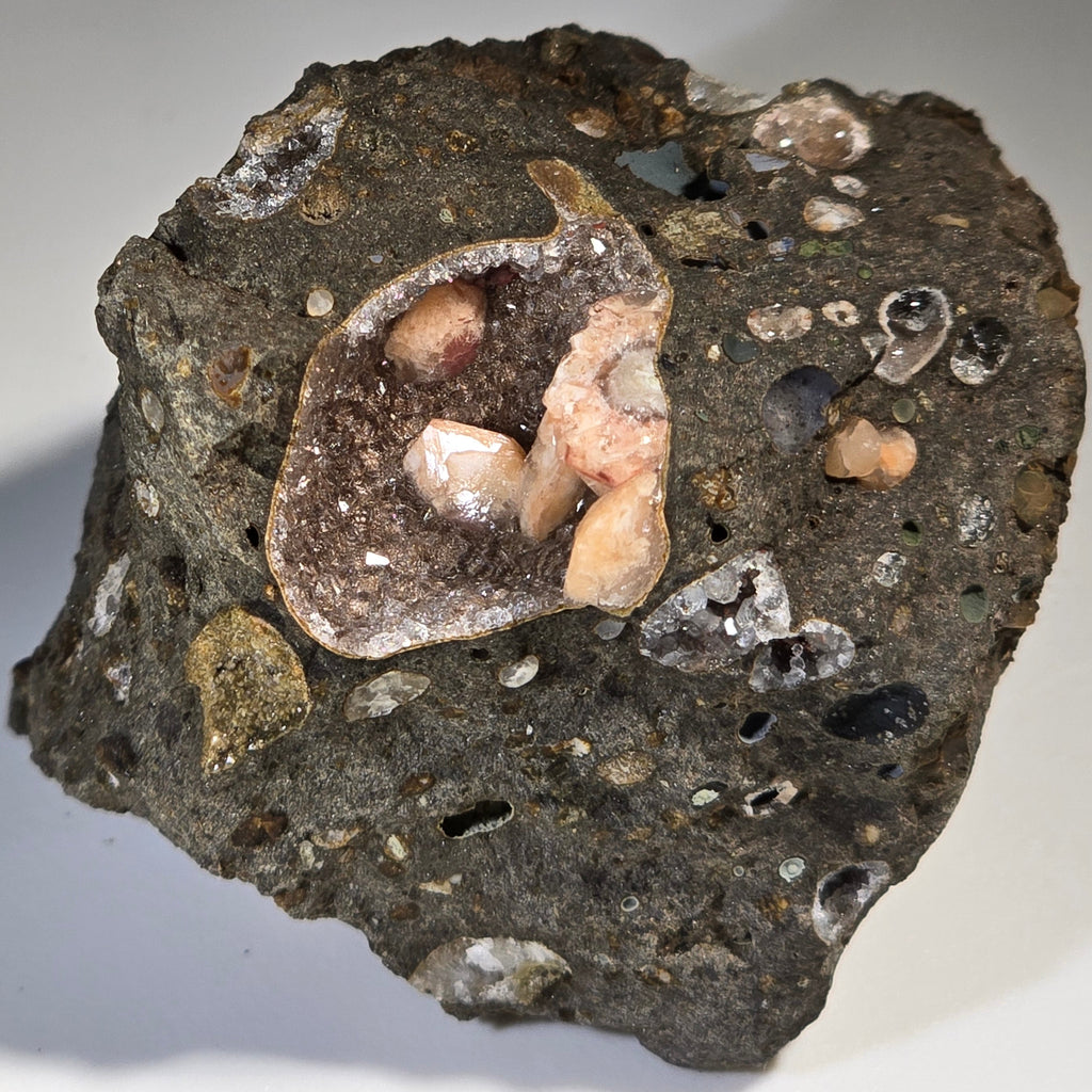 GMELINITE-Ca (miniature) on ANALCIME, Little Plains, Quarry Blue Tier, Weldborough, Tasmania