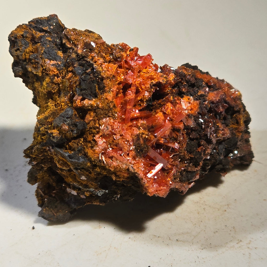 CROCOITE (MINIATURE), MINE DE PLOMB ROUGE, TASMANIE
