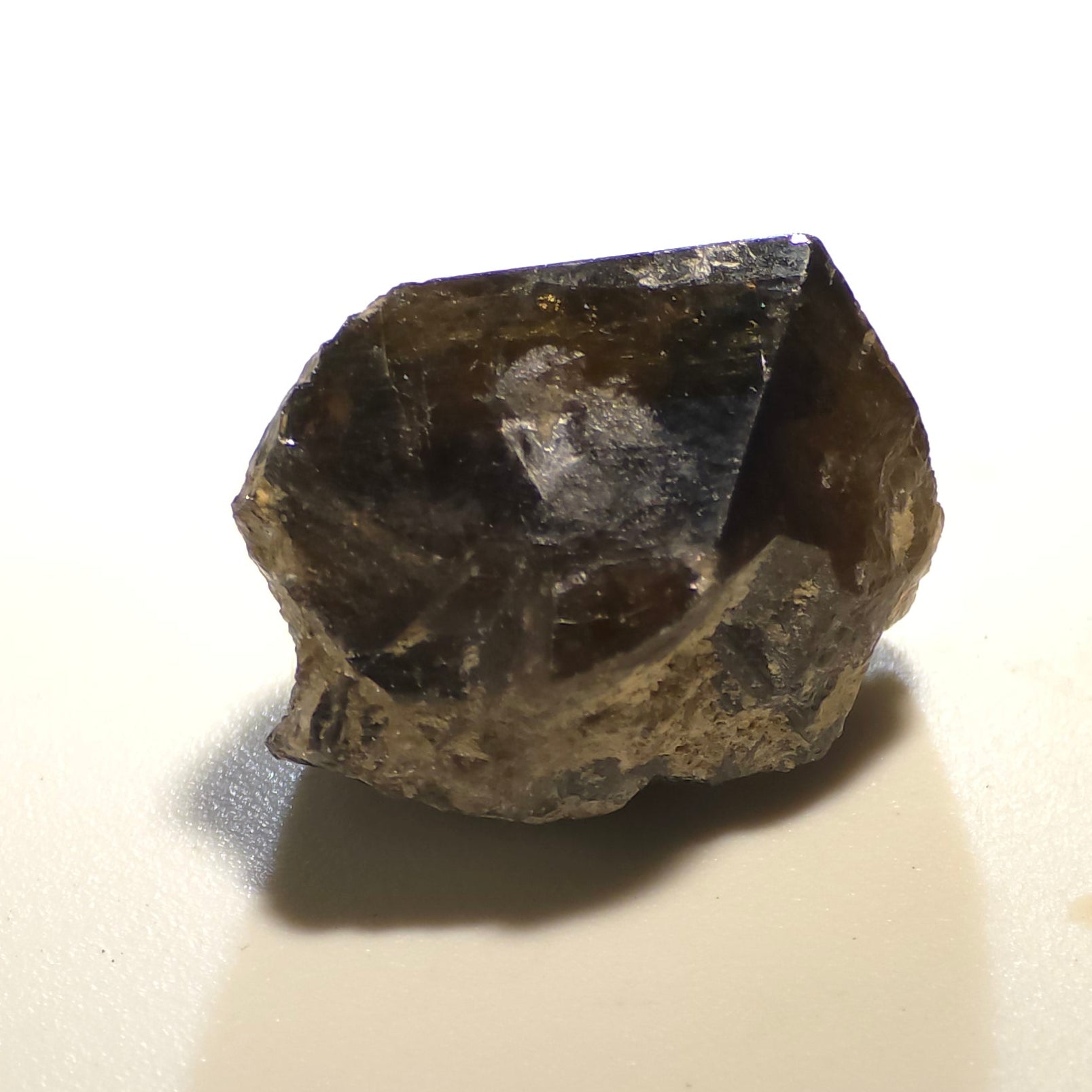 Cristaux de cassitérite à collectionner ou à tailler (1 grand cristal), mine de Kara, Tasmanie