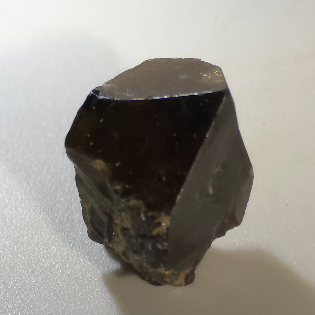 Cristaux de cassitérite à collectionner ou à tailler (1 grand cristal), mine de Kara, Tasmanie