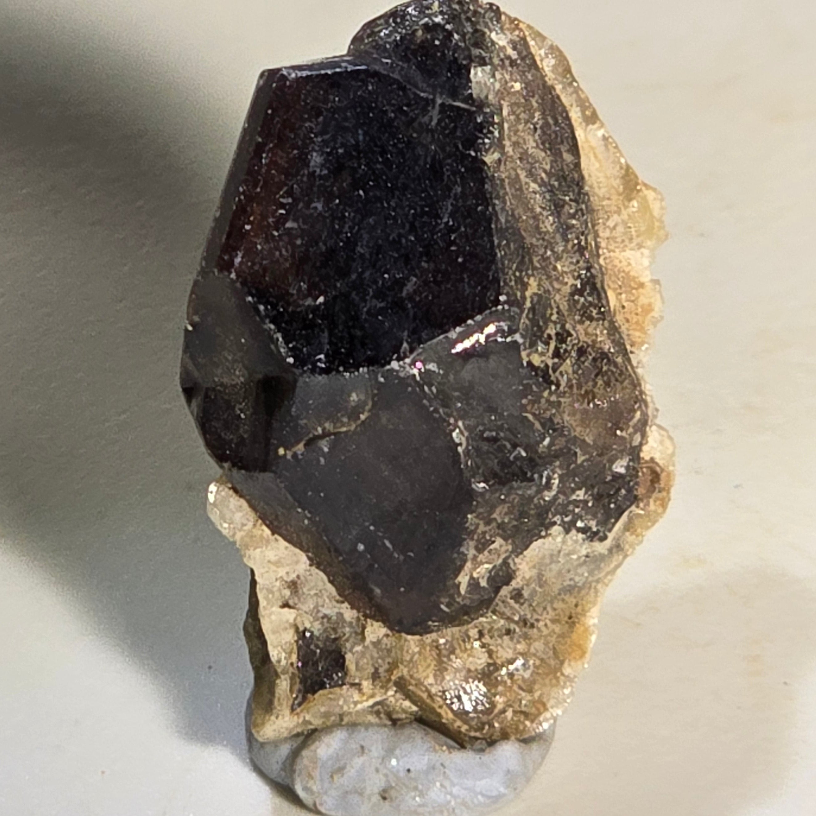 Cristaux de cassitérite à collectionner ou à tailler (1 grand cristal), mine de Kara, Tasmanie