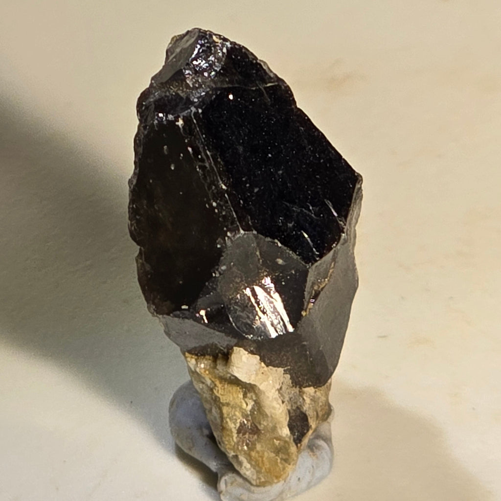 Cristaux de cassitérite à collectionner ou à tailler (1 grand cristal), mine de Kara, Tasmanie