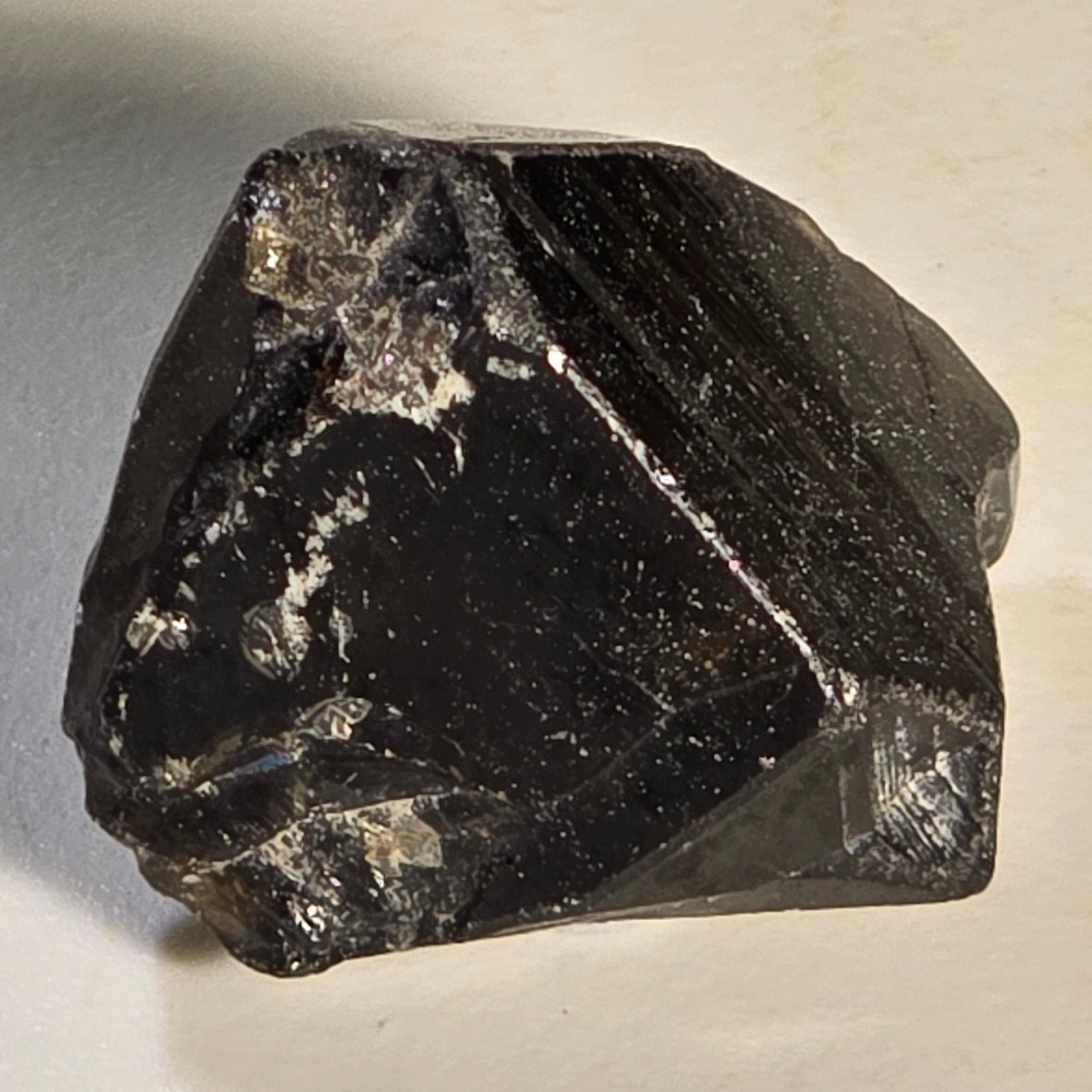 CRISTAUX DE CASSITERITE À COLLECTIONNER OU À TAILLER (1 GRAND CRISTAL) VENDU