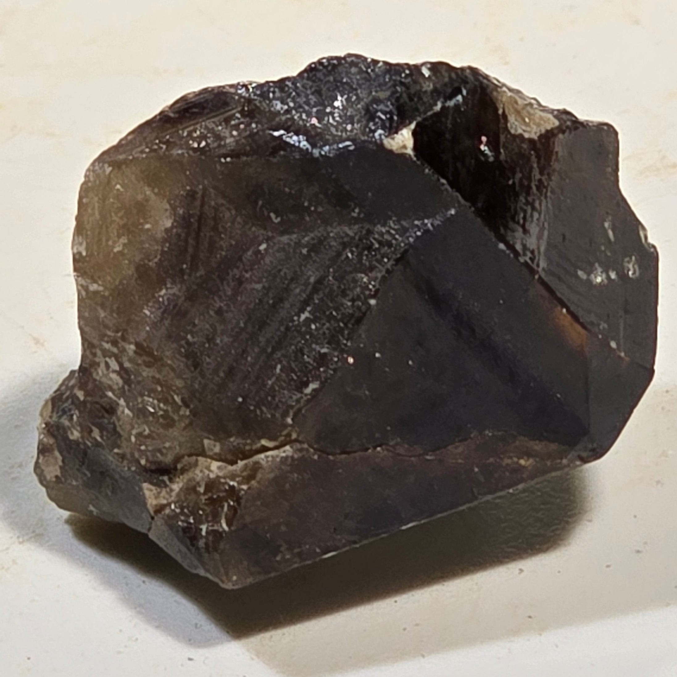 Cristaux de cassitérite à collectionner ou à tailler (1 grand cristal), mine de Kara, Tasmanie