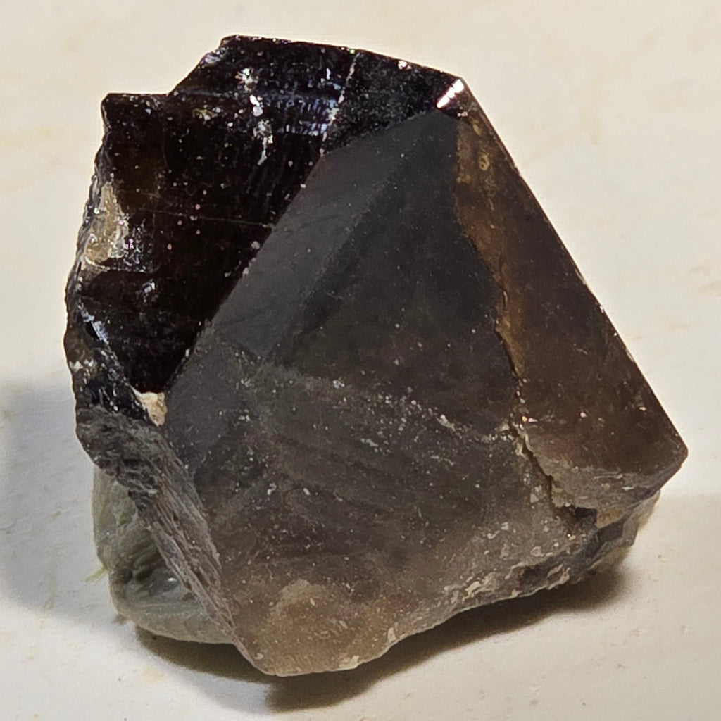 Cristaux de cassitérite à collectionner ou à tailler (1 grand cristal), mine de Kara, Tasmanie