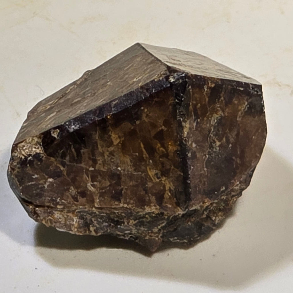 Cristaux de cassitérite à collectionner ou à tailler (1 grand cristal), mine de Kara, Tasmanie