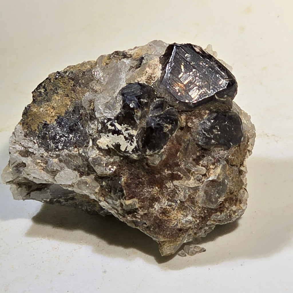 Cristaux de cassitérite à collectionner (sur matrice, mine de Kara, Tasmanie)