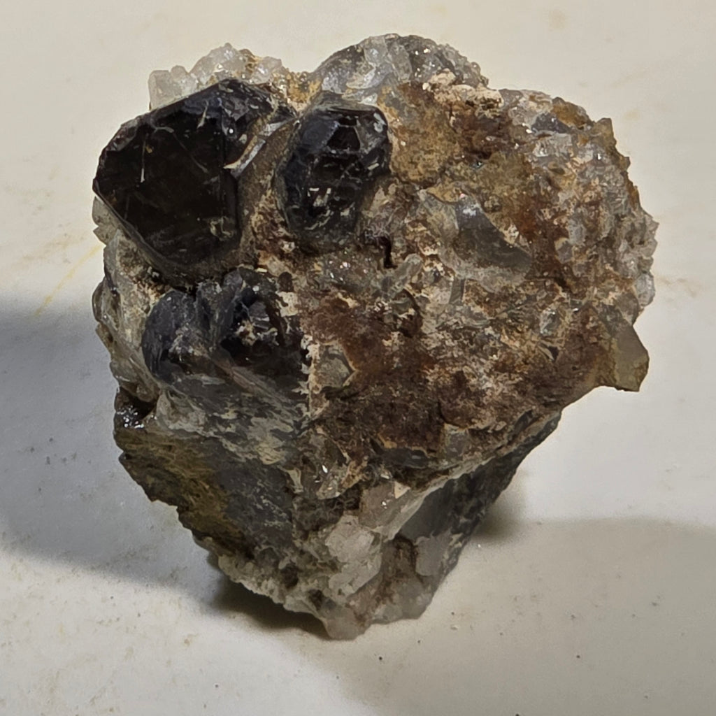 Cristaux de cassitérite à collectionner (sur matrice, mine de Kara, Tasmanie)