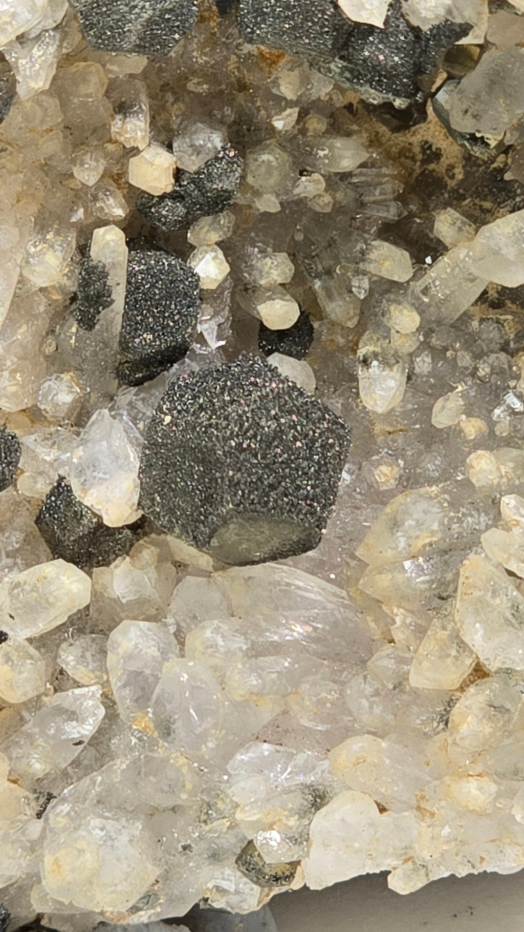 CALCITE, PYRITE recouverte de BRAVOITE, QUARTZ, MINE MMG, ROSEBERY, TASMANIE