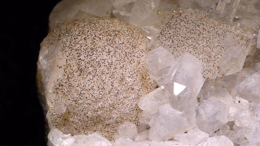 QUARTZ, CALCITE AVEC PYRITE DE TAILLE MICROSCOPIQUE Mine Renison Bel TASMANIE (petite armoire) (Copie)