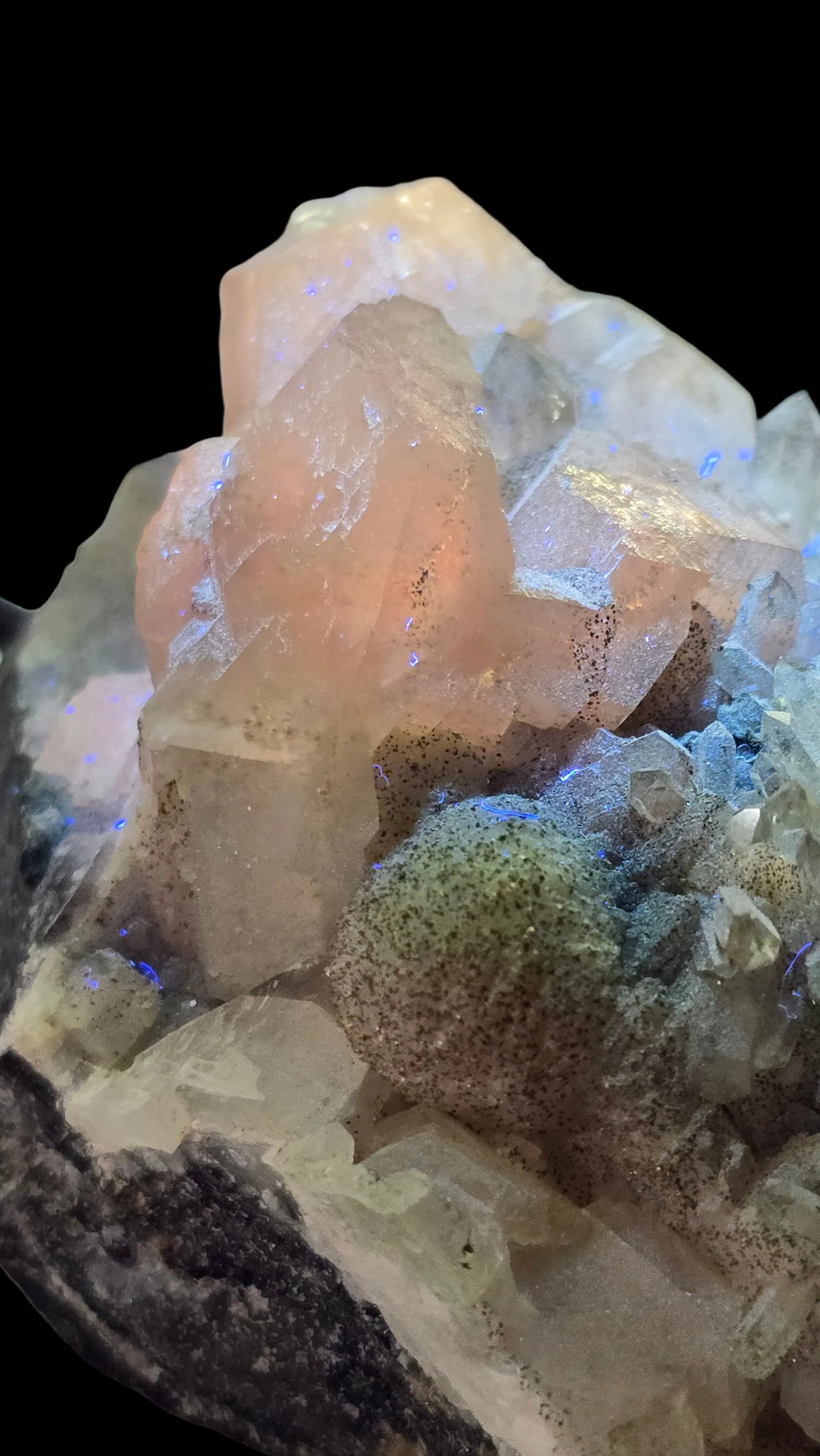 QUARTZ, CALCITE AVEC PYRITE DE TAILLE MICROSCOPIQUE Mine Renison Bel TASMANIE (petite armoire) (Copie)
