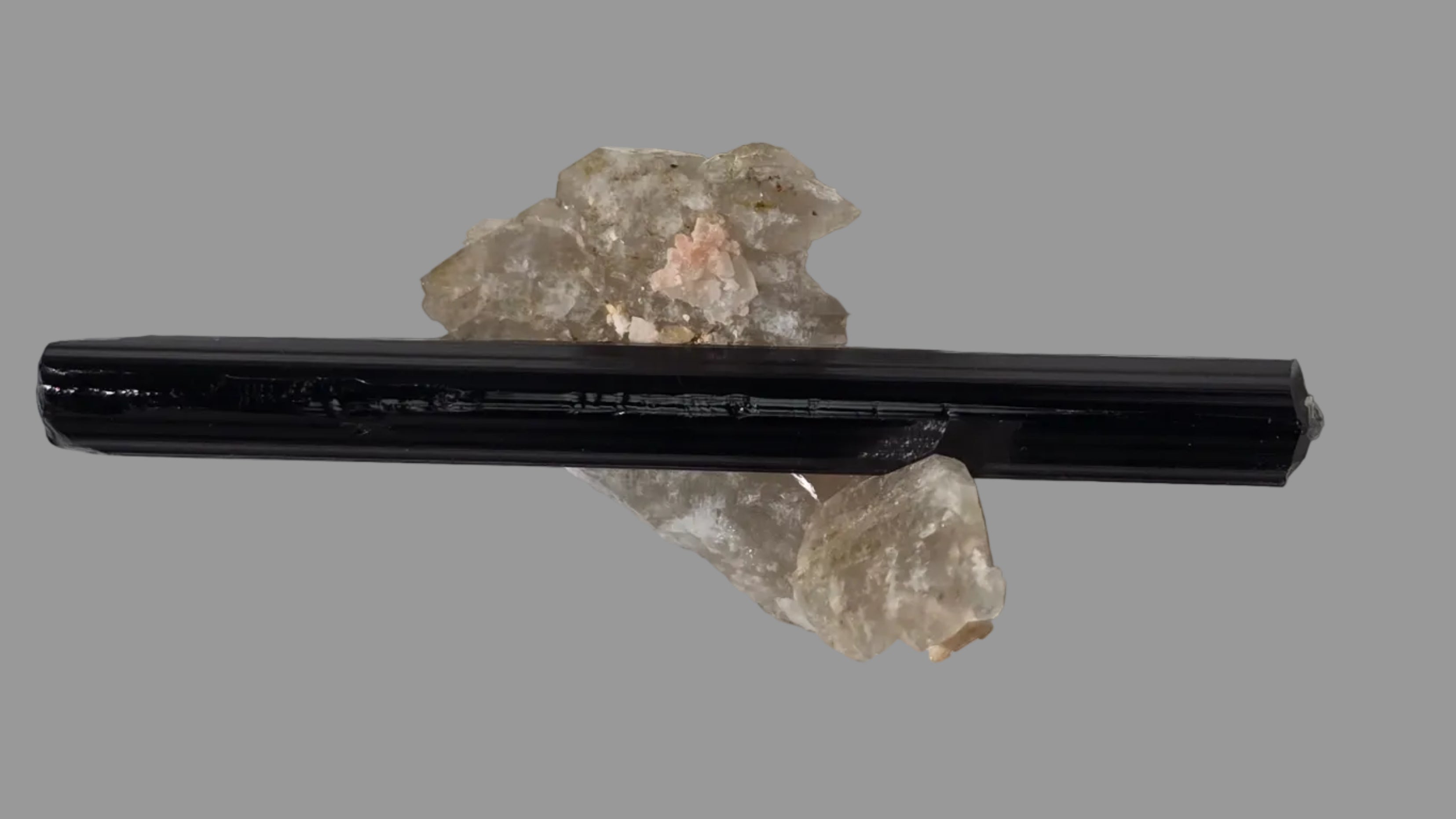 Tourmaline d'Elbaïte sur quartz, Golconde, Minas Gerais, Brésil (petit coffret), cristal de 77 mm