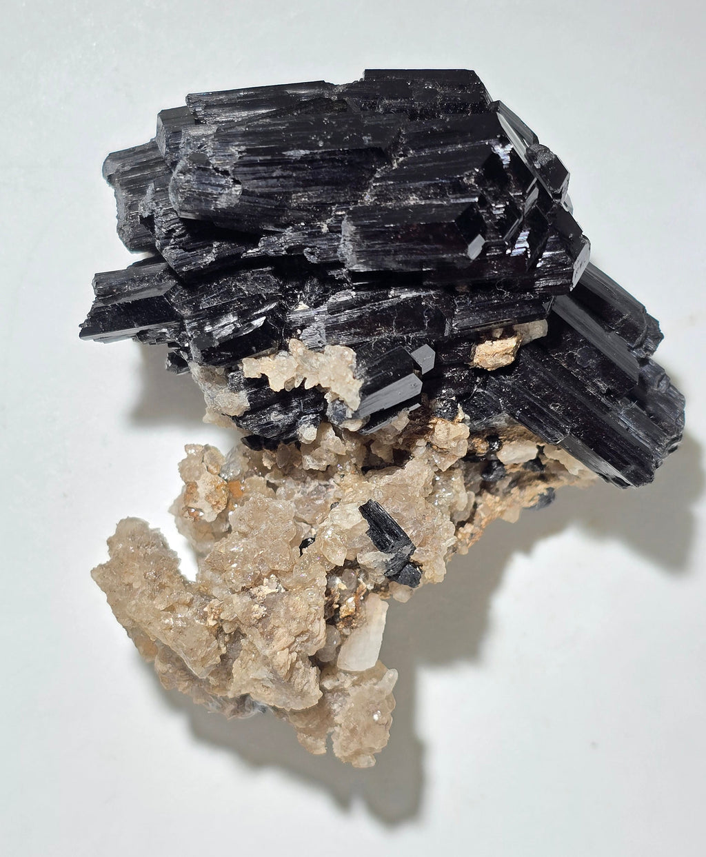 SCHORL (tourmaline noire) sur microcline, monts Erongo, Namibie